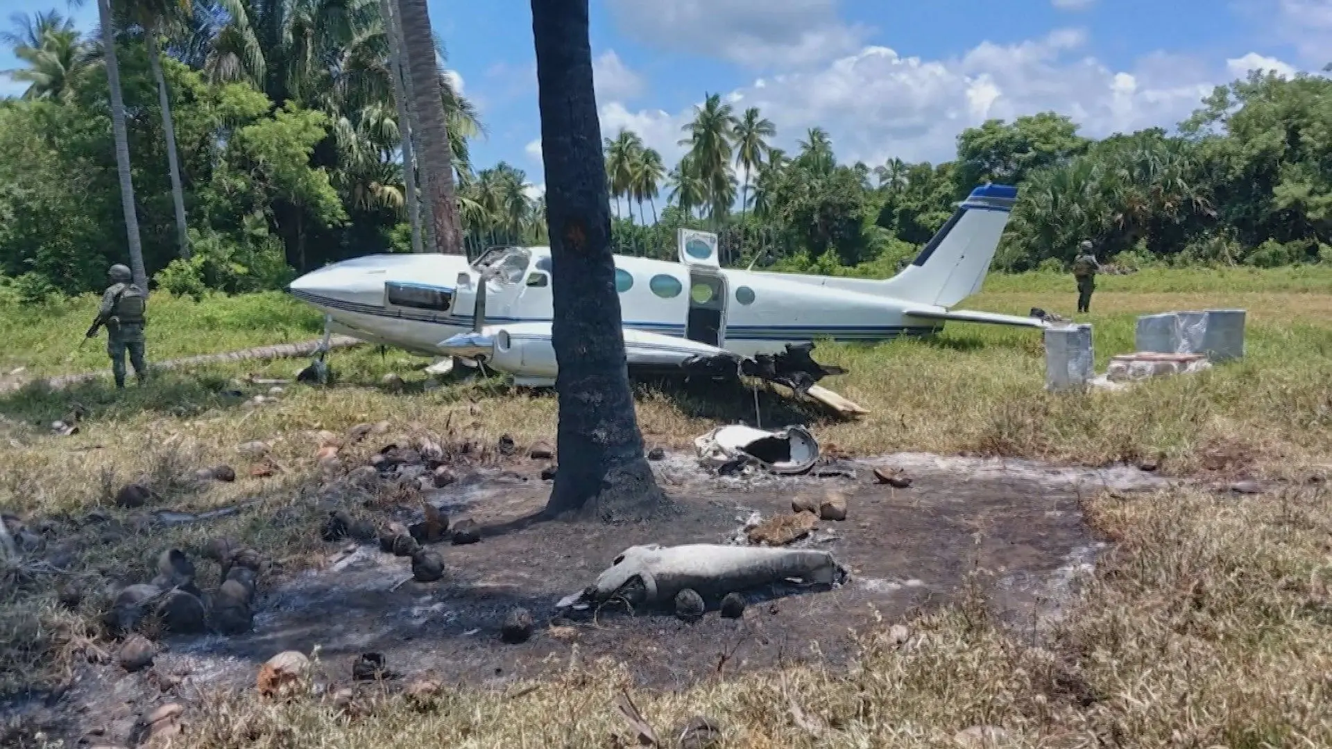 Avião com quase meia tonelada de cocaína despenha-se no México