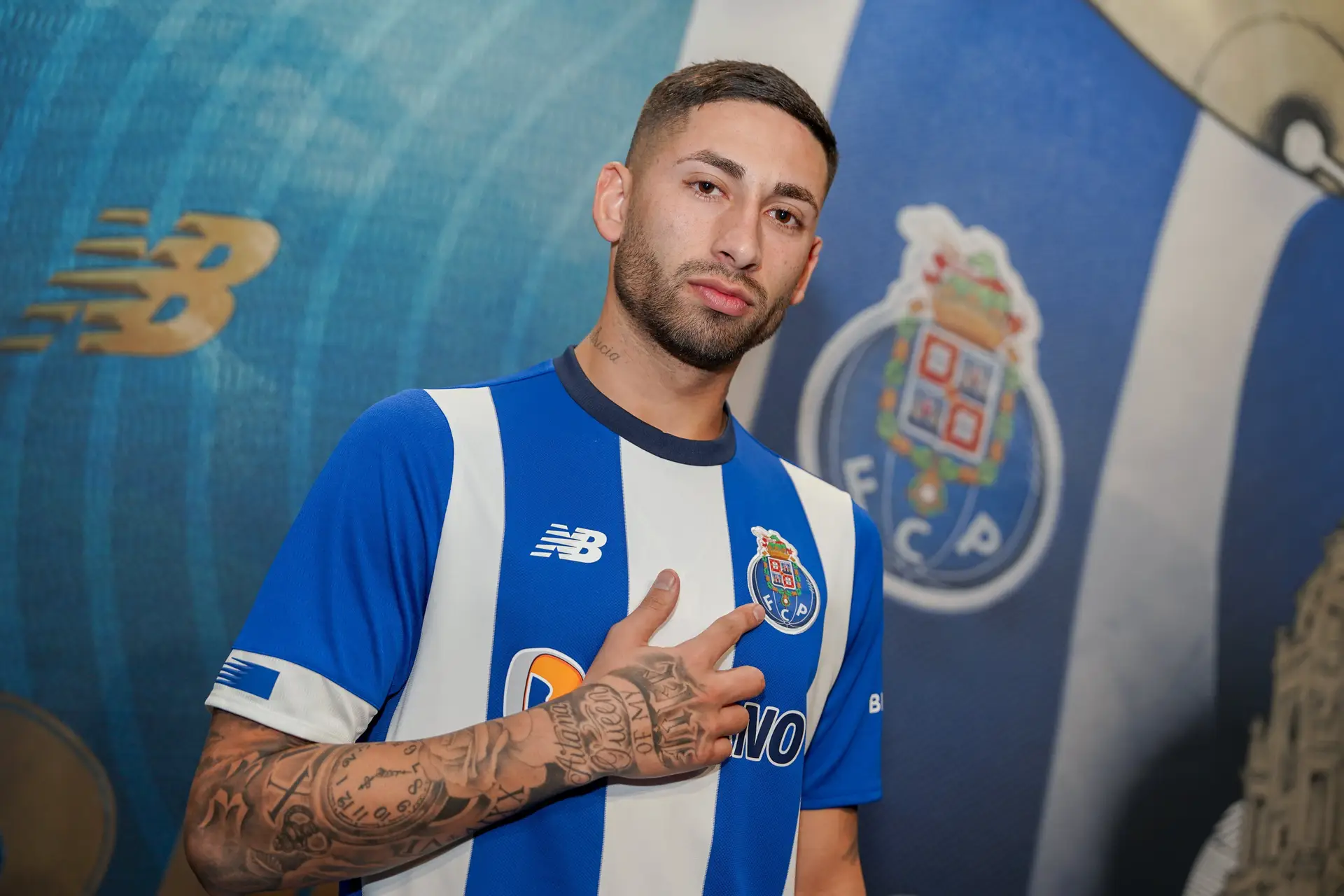 É oficial: Alan Varela deixa Boca Juniors e assina pelo FC Porto