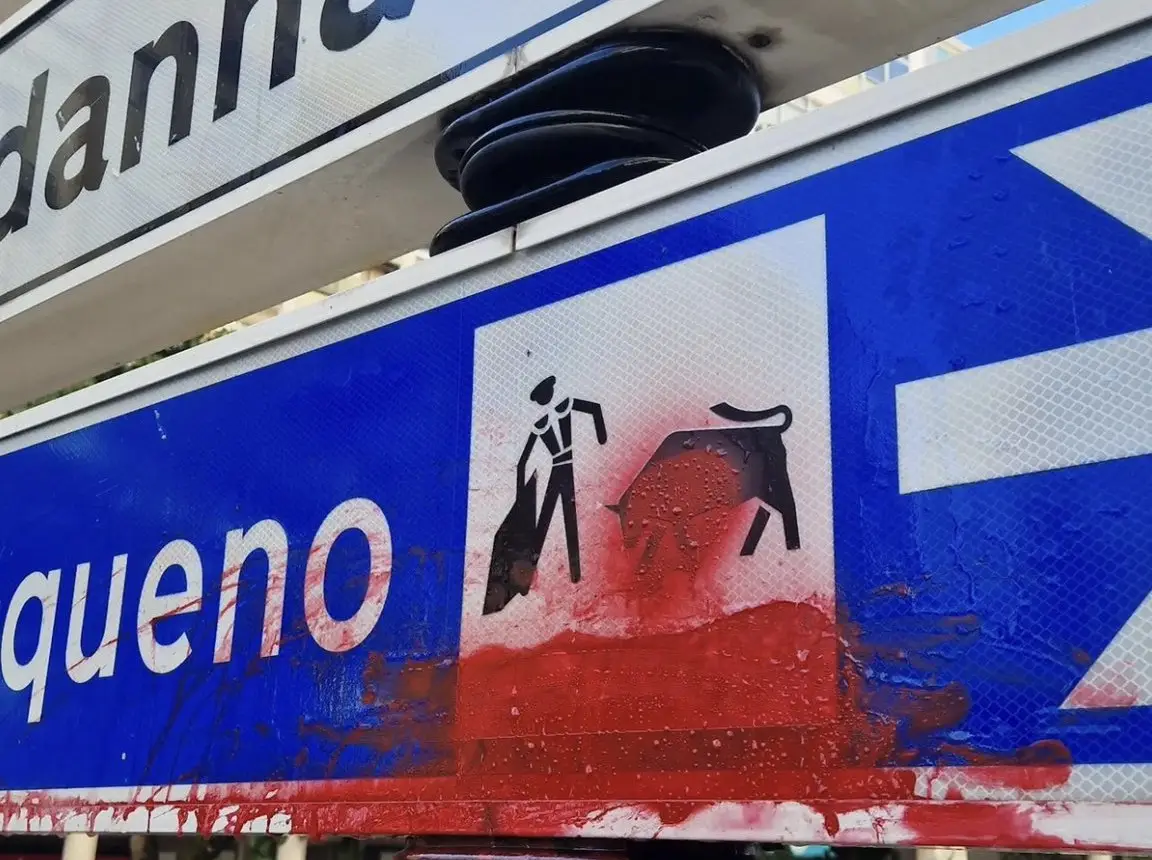 Bordalo II pinta sinalética do Campo Pequeno em protesto contra touradas