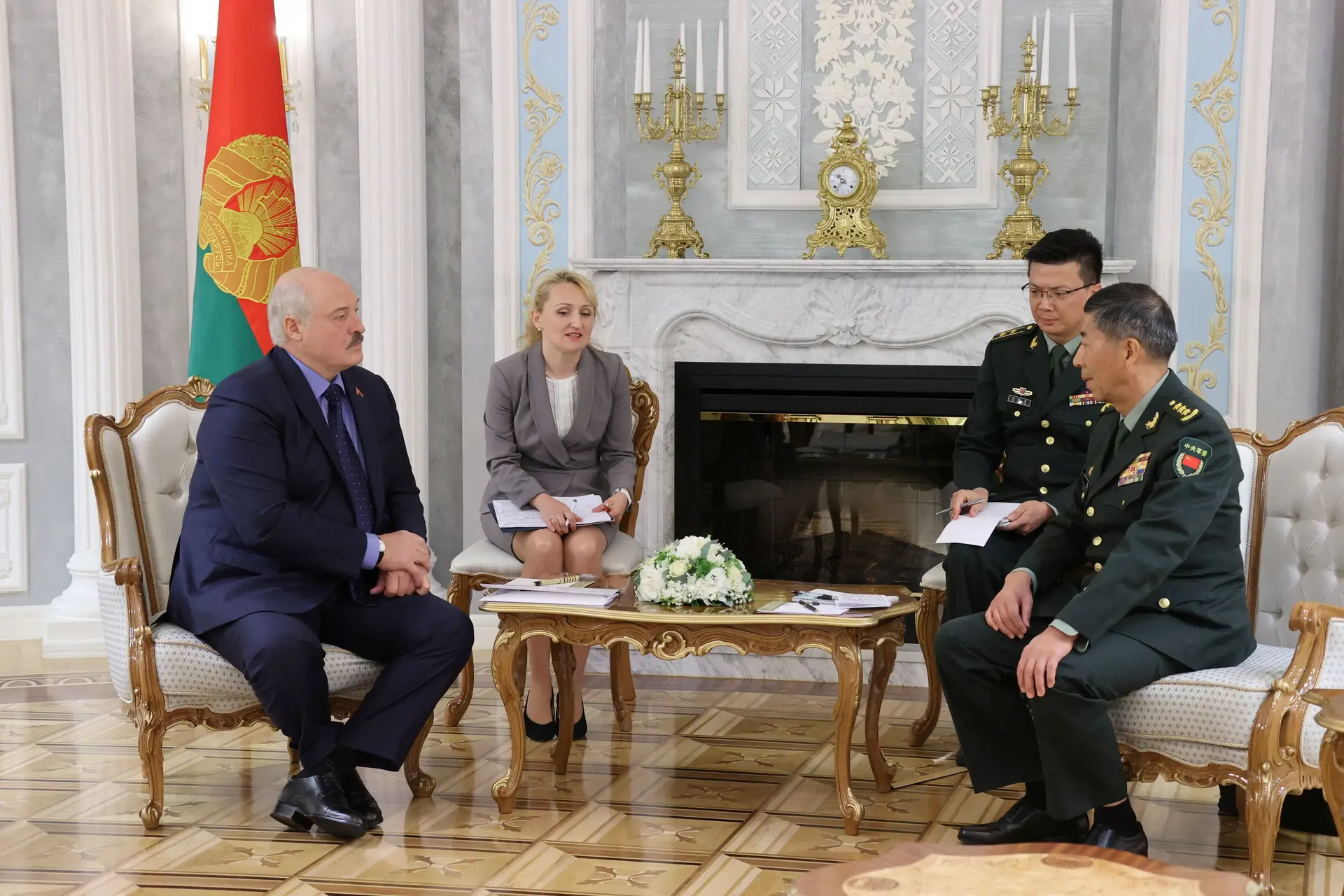 Alexander Lukashenko e o ministro da Defesa da China, Li Shangfu