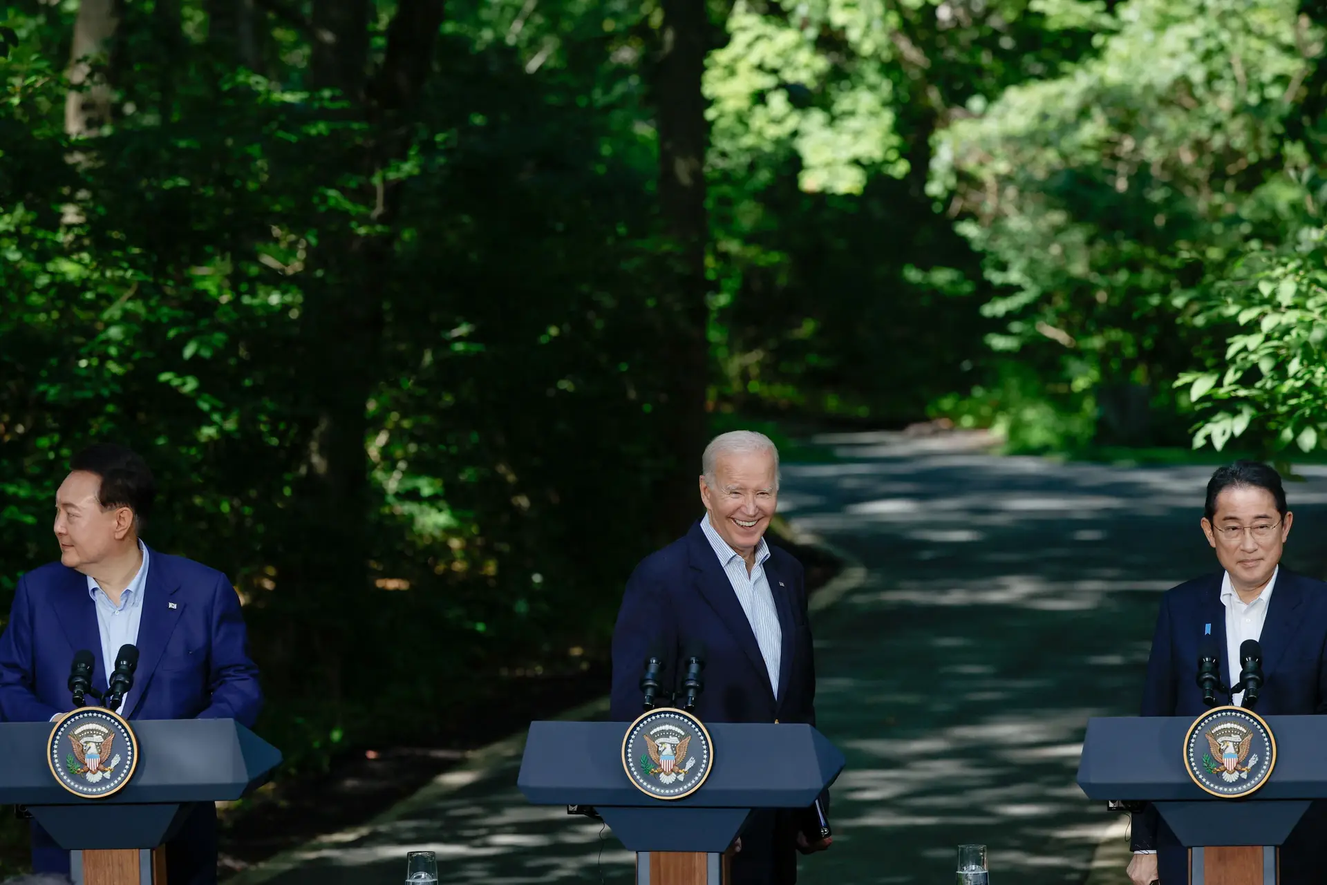 Biden anuncia "linha direta" entre EUA, Japão e Coreia do Sul