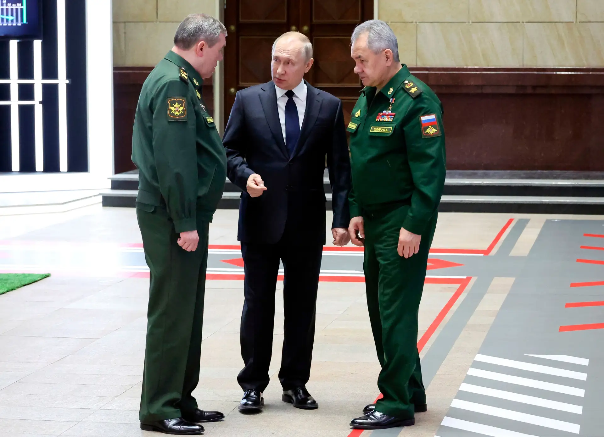 Putin no sul da Rússia com generais para supervisionar a operação na Ucrânia