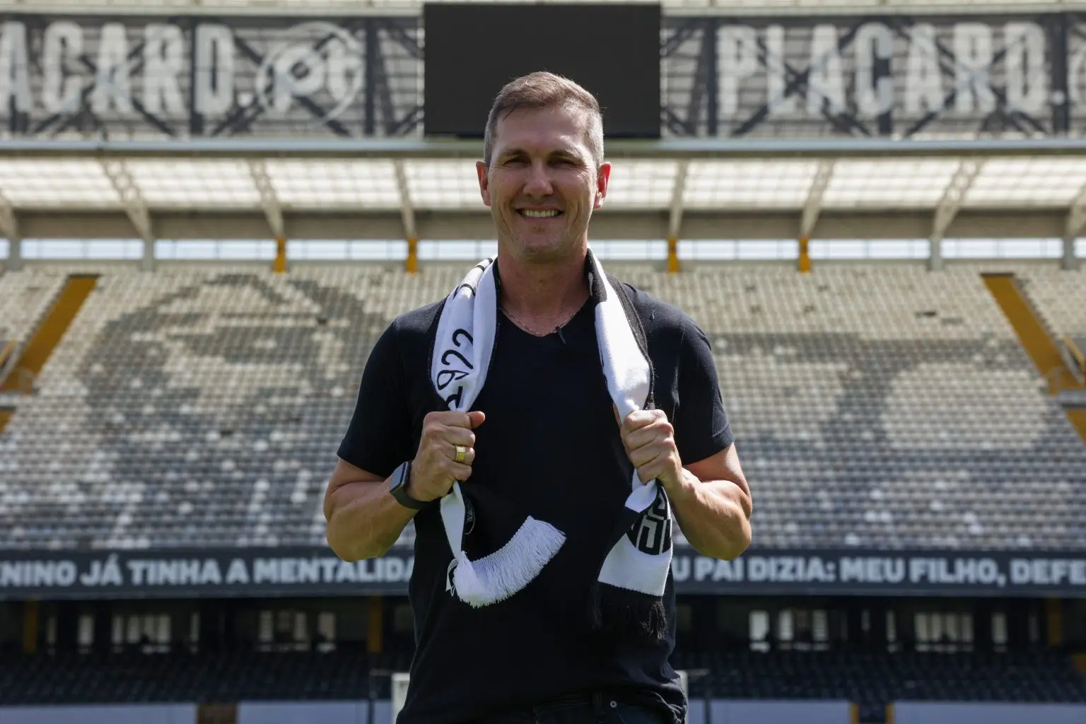 Paulo Turra é o novo treinador do Vitória de Guimarães