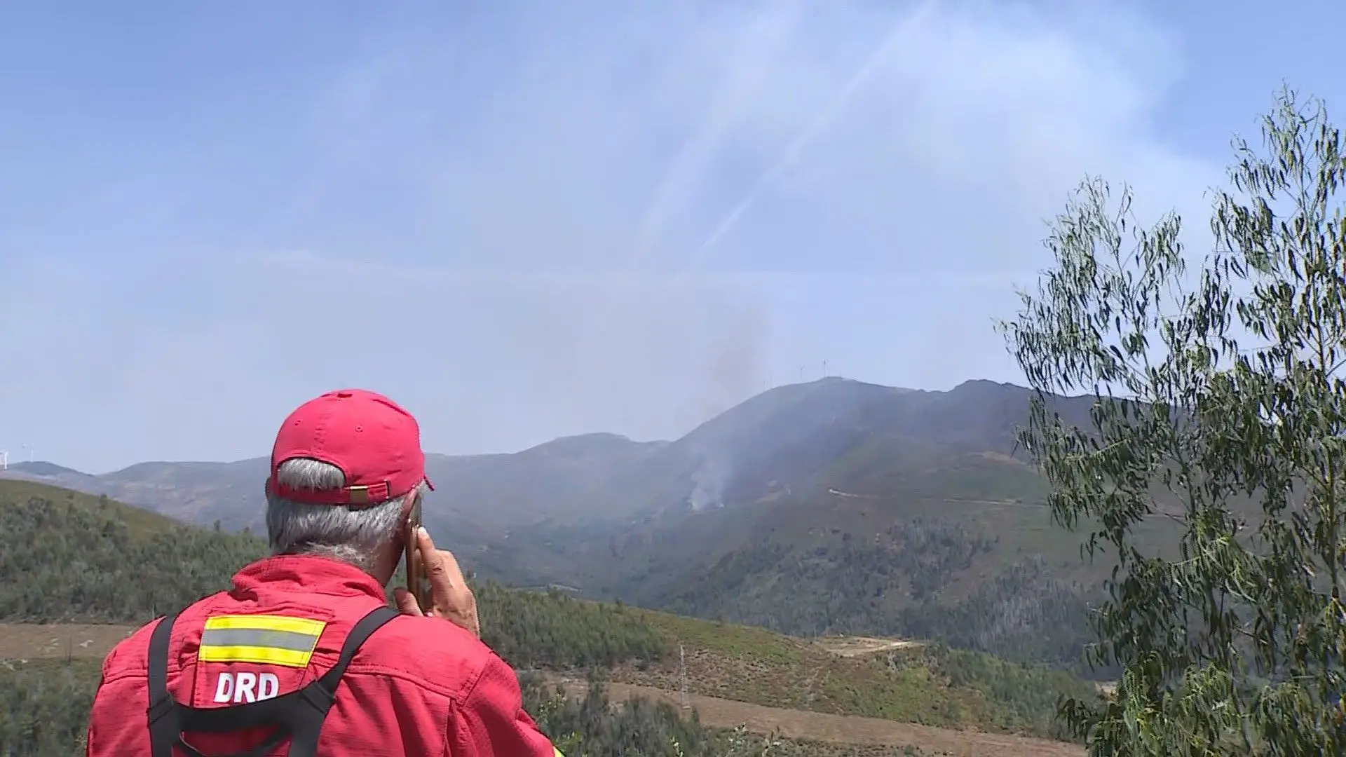 Bombeiros no combate ao fogo de Baião