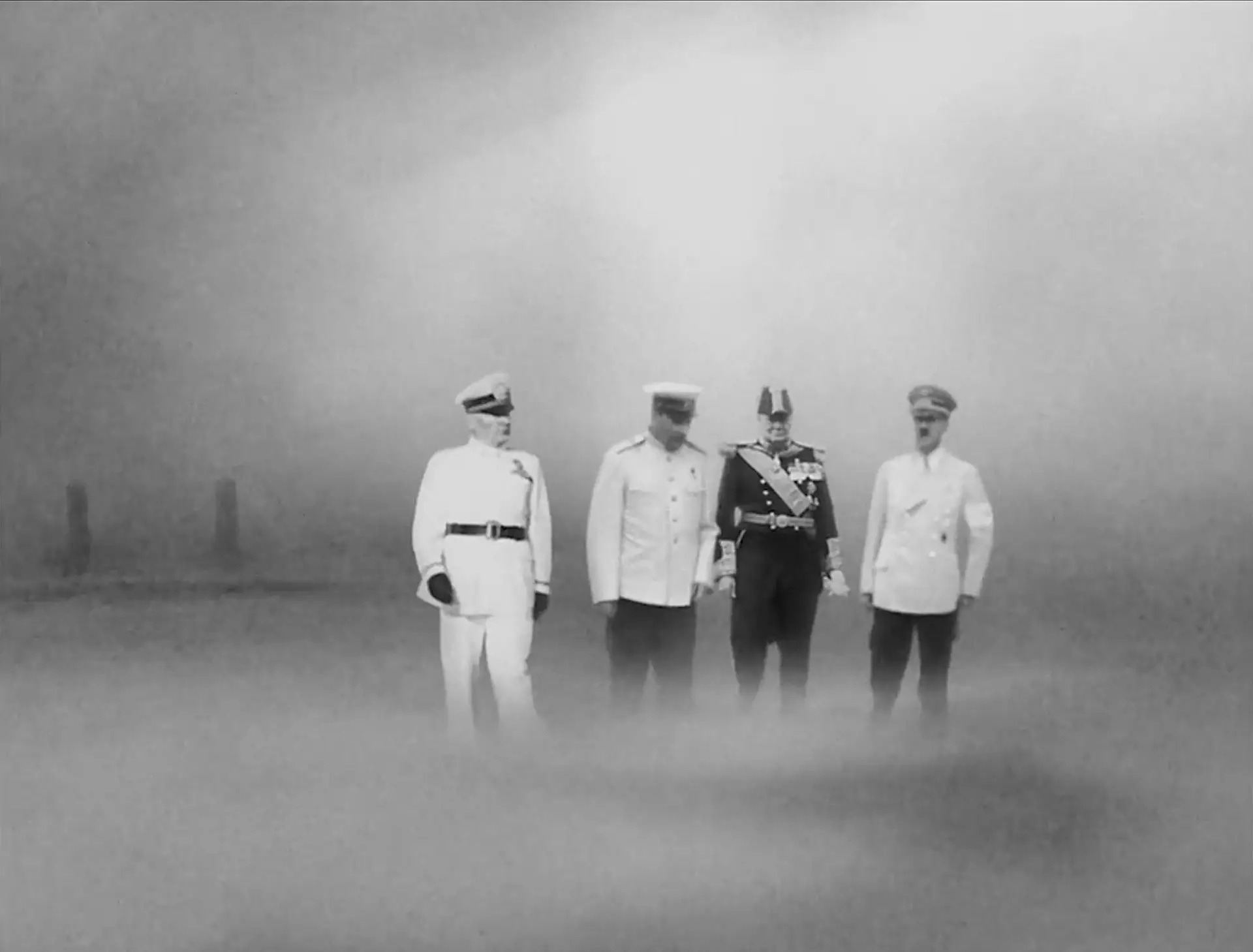 Mussolini, Estaline, Churchill e Hitler: memórias do século XX revistas em tom de conto surreal