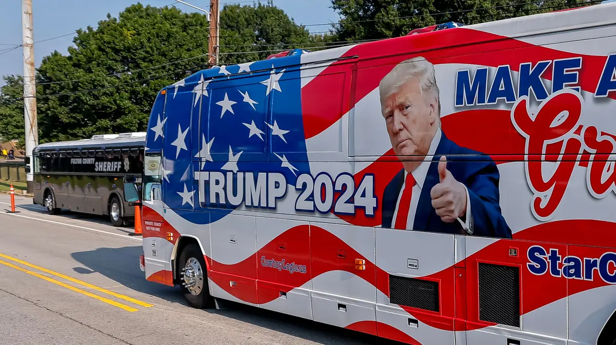 Um autocarro decorativo e de apoio a Donald Trump em Atlanta