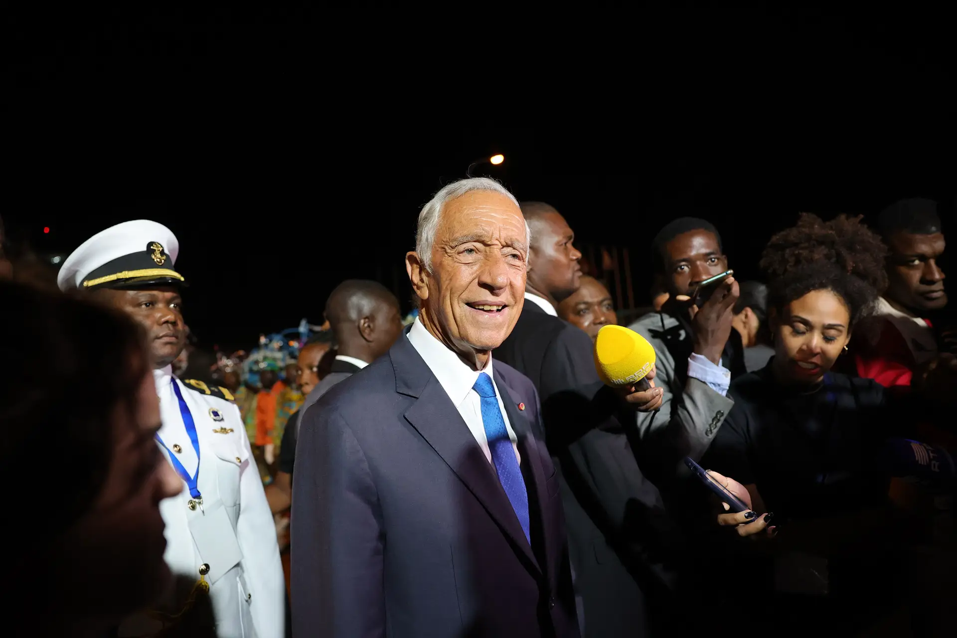 O Presidente da República, Marcelo Rebelo de Sousa, à chegada ao aeroporto para a XIV Conferência de Chefes de Estado e de Governo da CPLP em São Tome e Príncipe