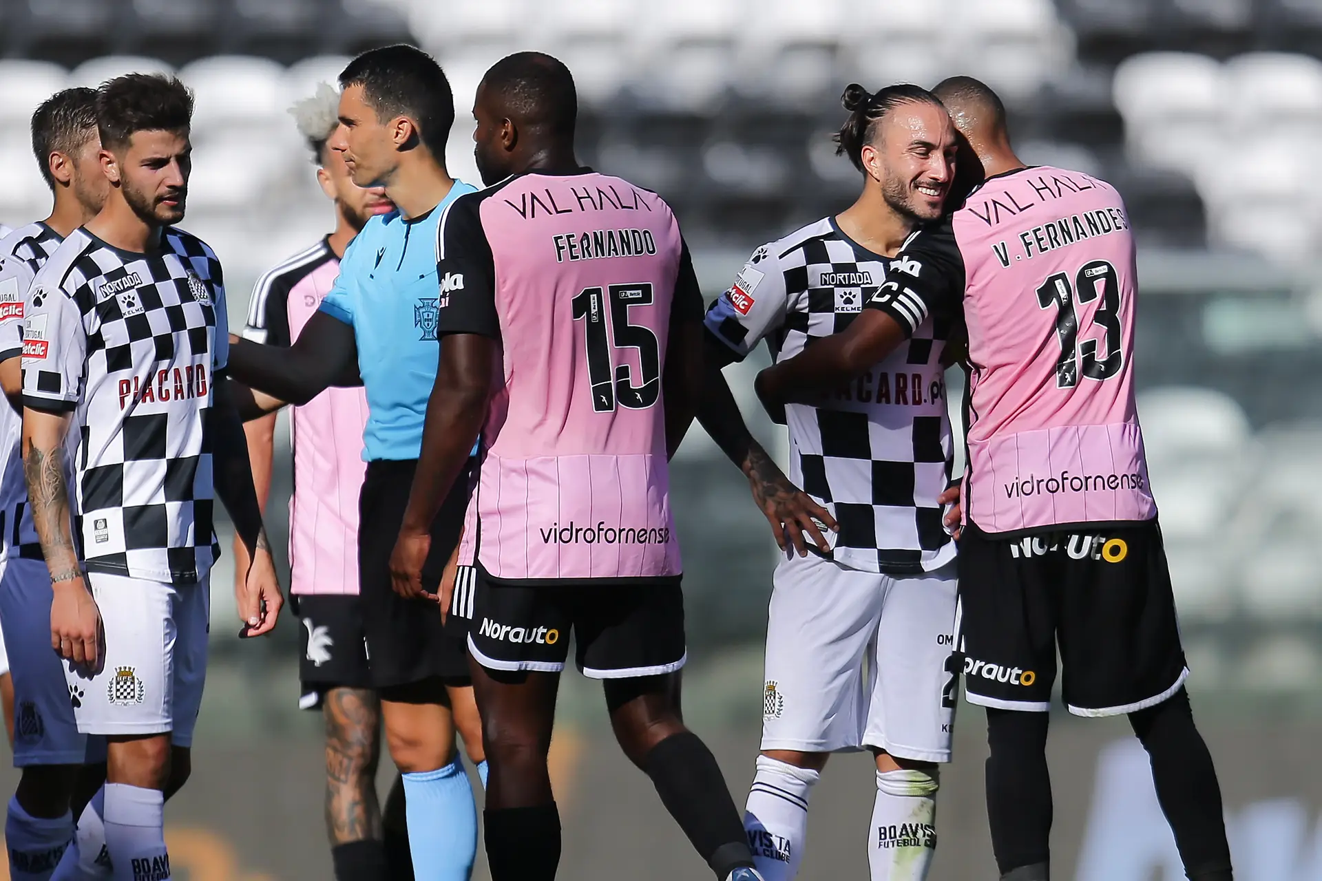 Sporting fica na frente do placar duas vezes, mas cede empate ao Vitória de  Guimarães na volta do Português