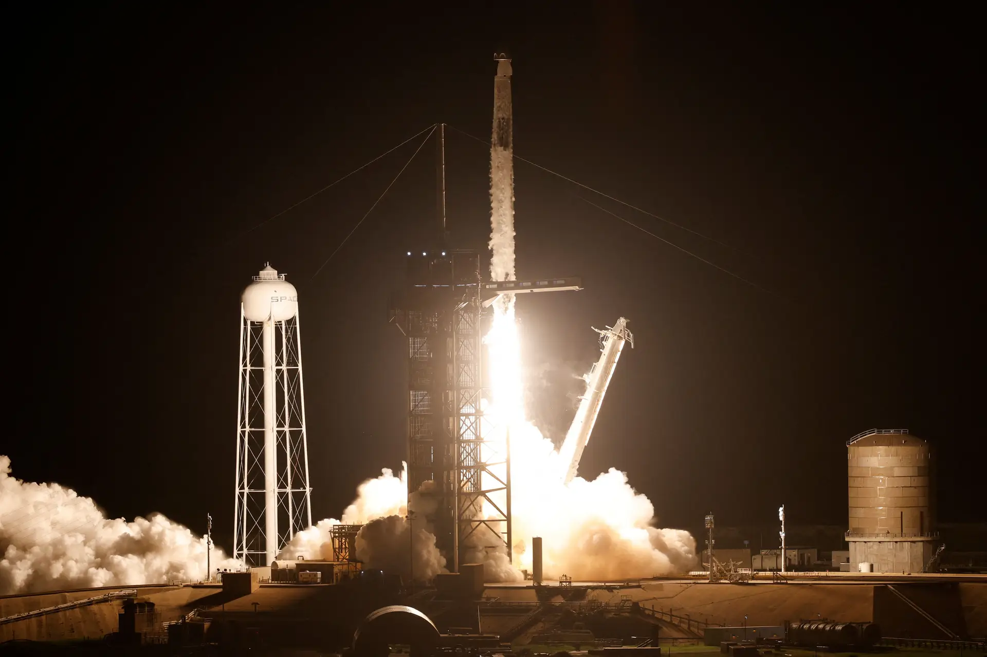 Missão Crew-7 da NASA e da SpaceX chega com sucesso à Estação Espacial Internacional