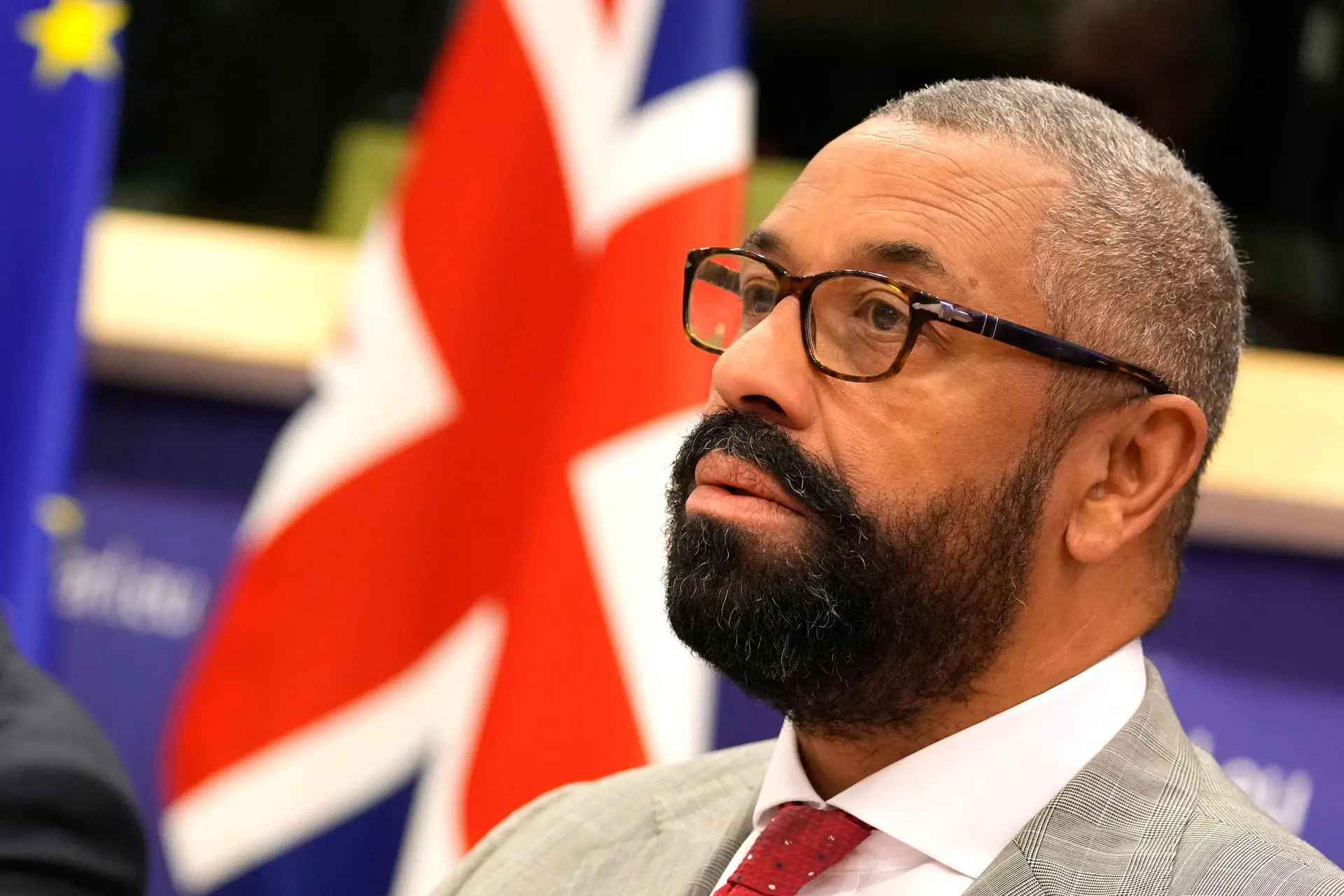 Ministro dos Negócios Estrangeiros britânico visita Pequim pela primeira vez em cinco anos 