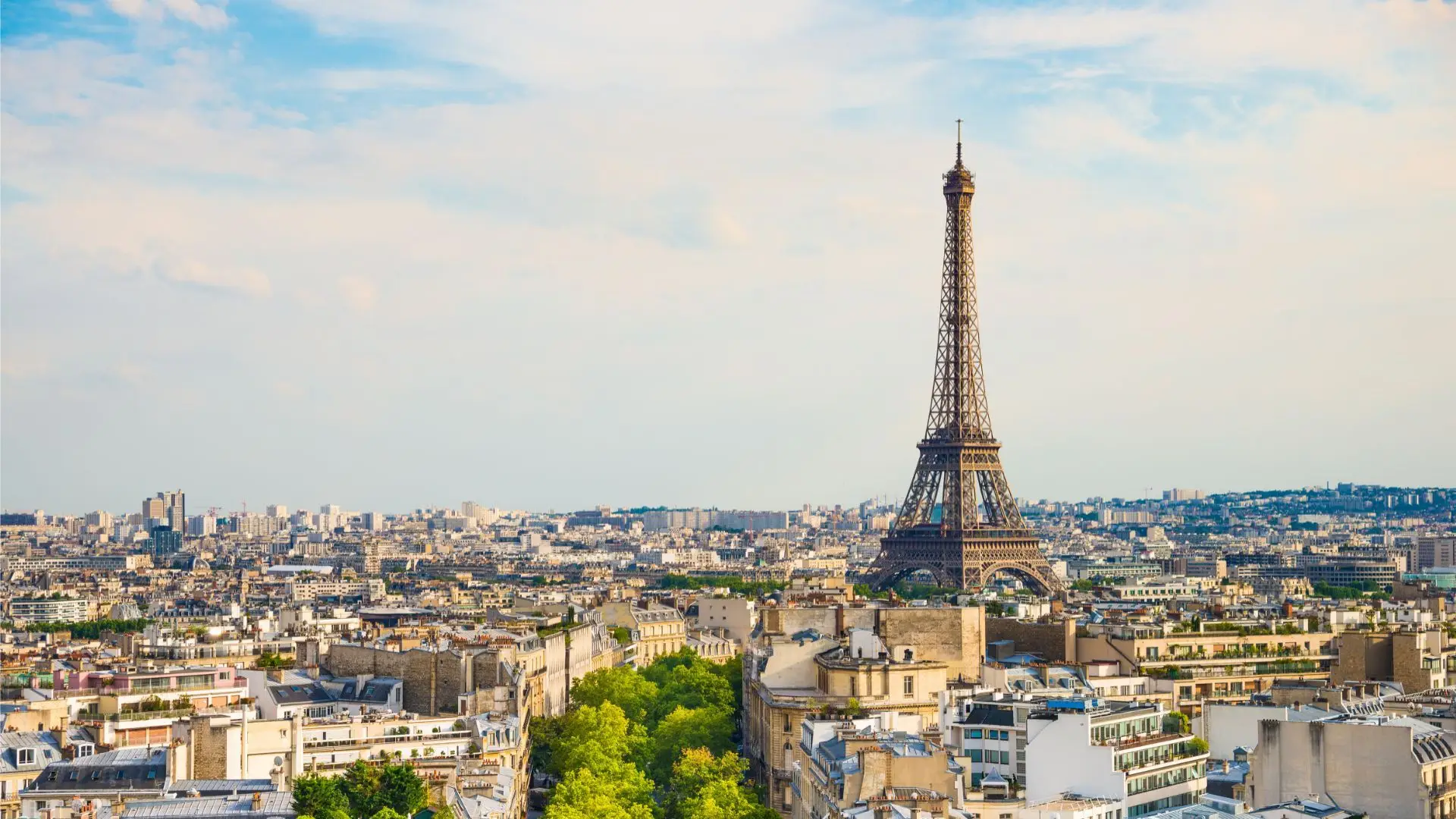 Paris quer remover 40% do asfalto para enfrentar picos de calor