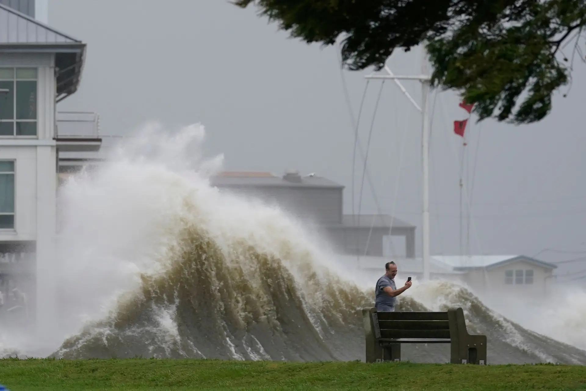 Tempestade Idália evolui para furacão e aproxima-se da Florida