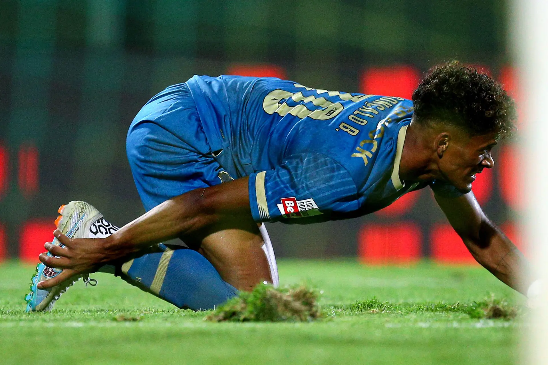 Rio Ave-FC Porto: divulgadas novas imagens do penálti sobre Gonçalo Borges