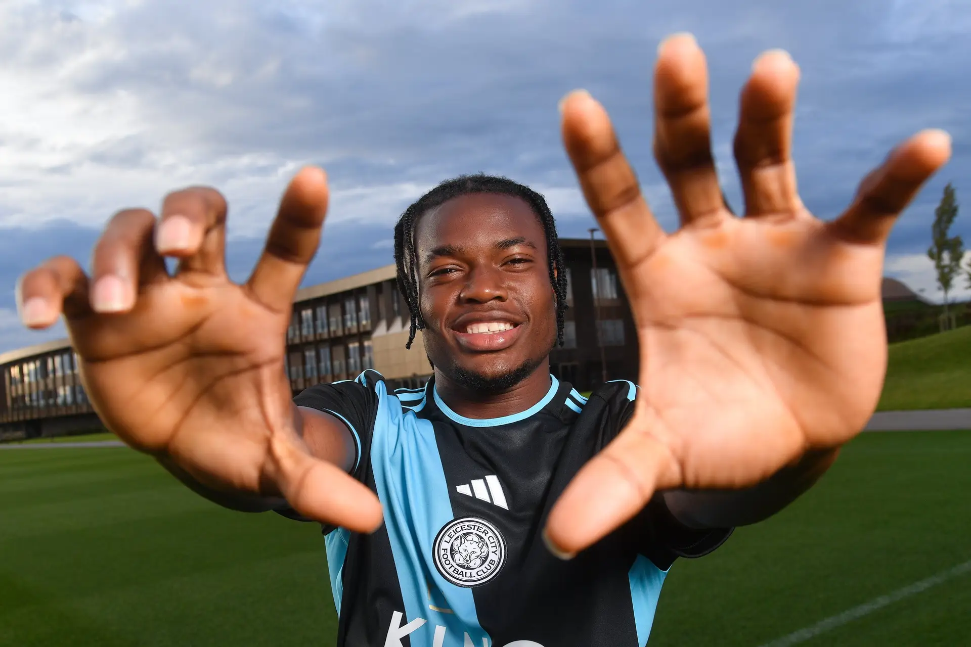 O extremo internacional ganês Abdul Fatawu vai jogar no Leicester, por empréstimo do Sporting, durante uma época