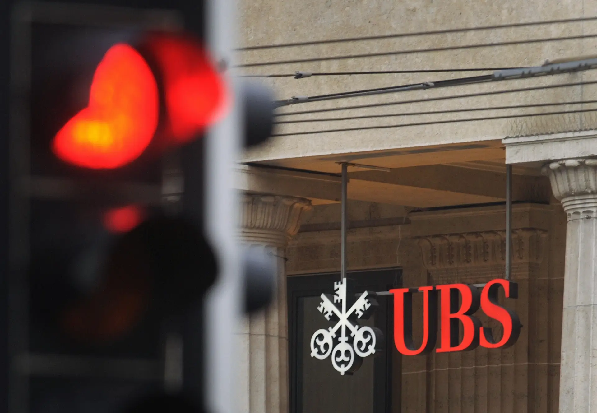 Compra do Credit Suisse faz disparar lucros do UBS em mais de sete vezes no primeiro semestre