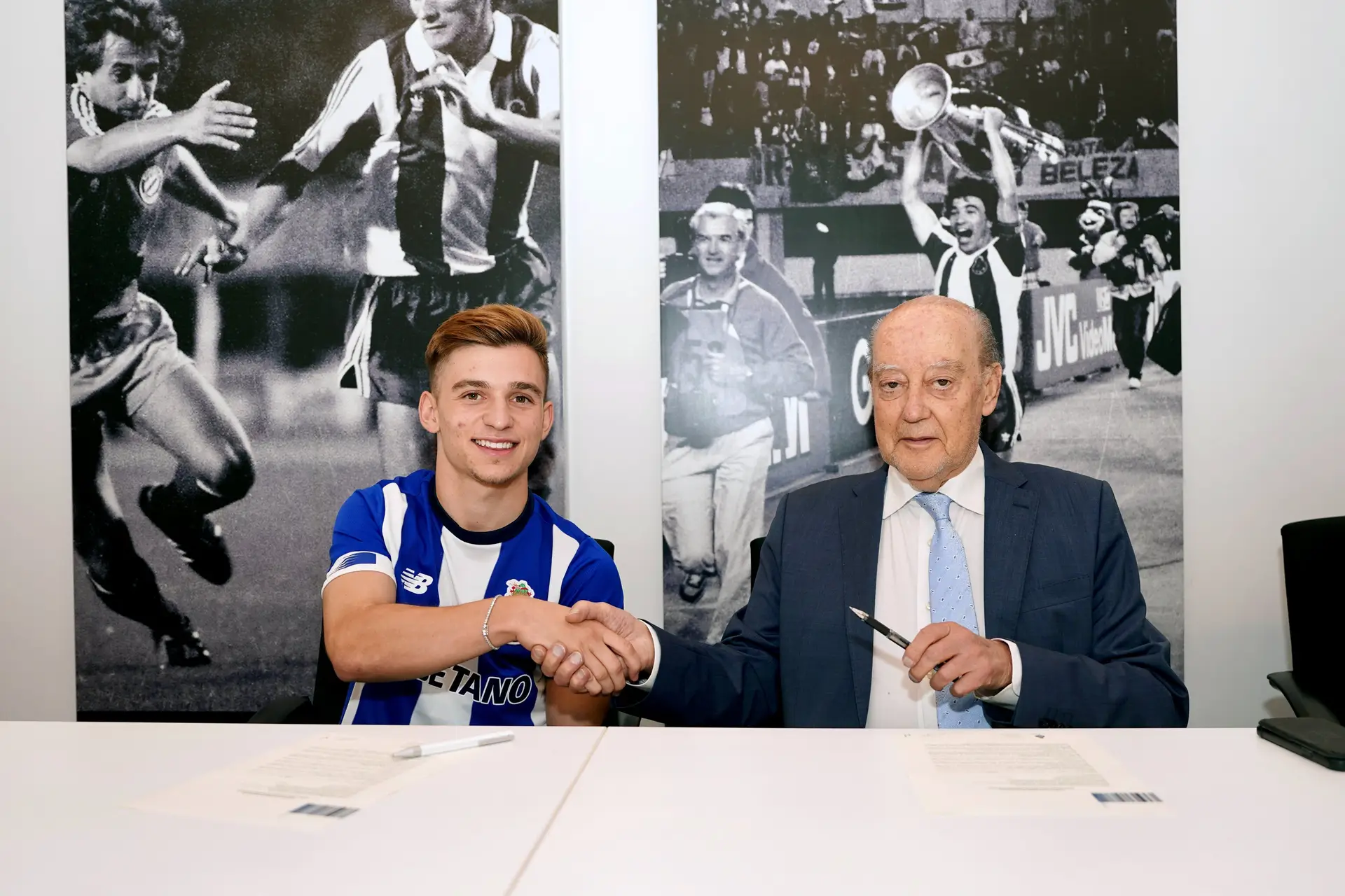 Francisco Conceição regressa ao FC Porto por empréstimo do Ajax