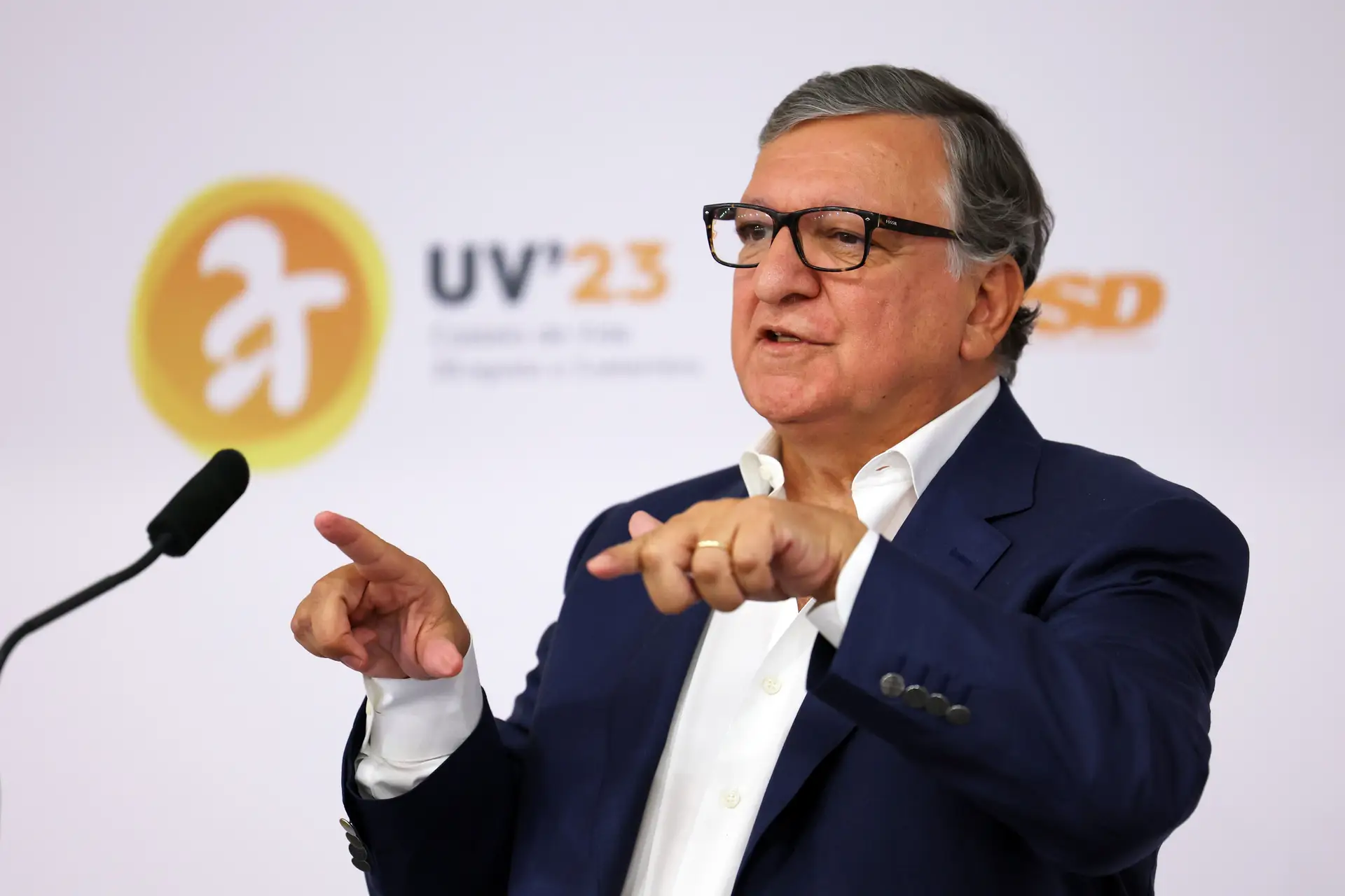 Presidenciais? Durão Barroso deixa garantia e aponta Europeias como "prioridade imediata" do PSD