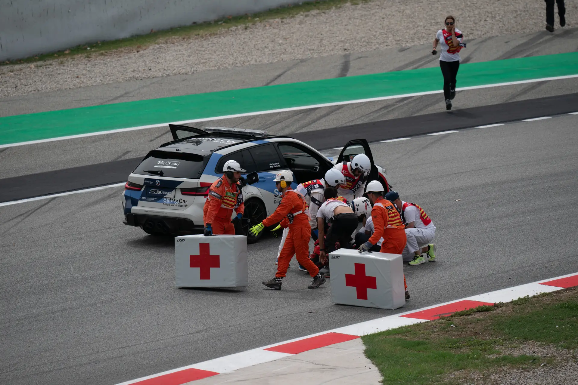 Moto GP: Numa corrida marcada pelo grave acidente de Bagnaia, Miguel  Oliveira é 5.º no triunfo de Espargaró