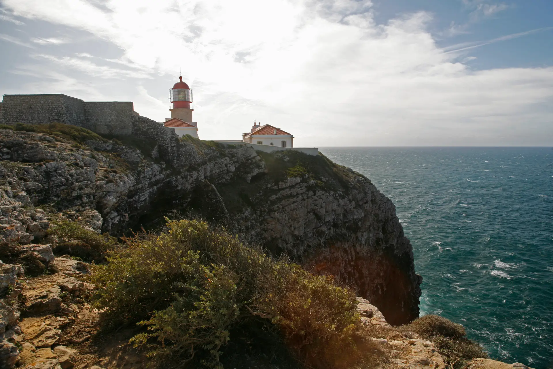 Mulher morre após cair de falésia em Sagres