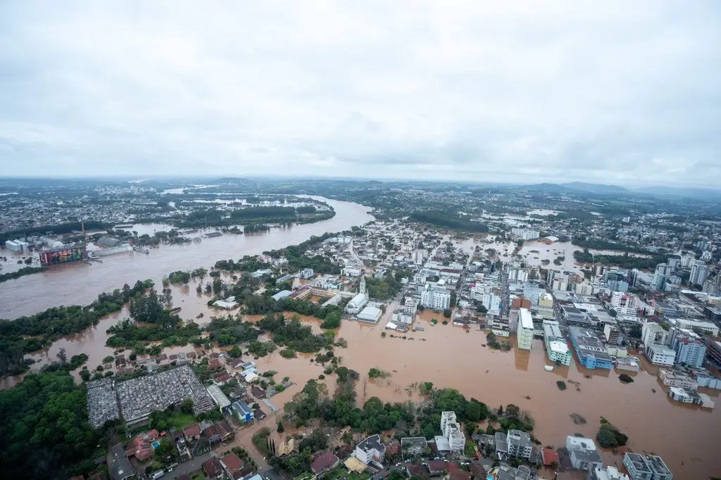 Brasil Ciclone Extratropical Provoca Vários Mortos E Milhares De Desalojados Sic Notícias 