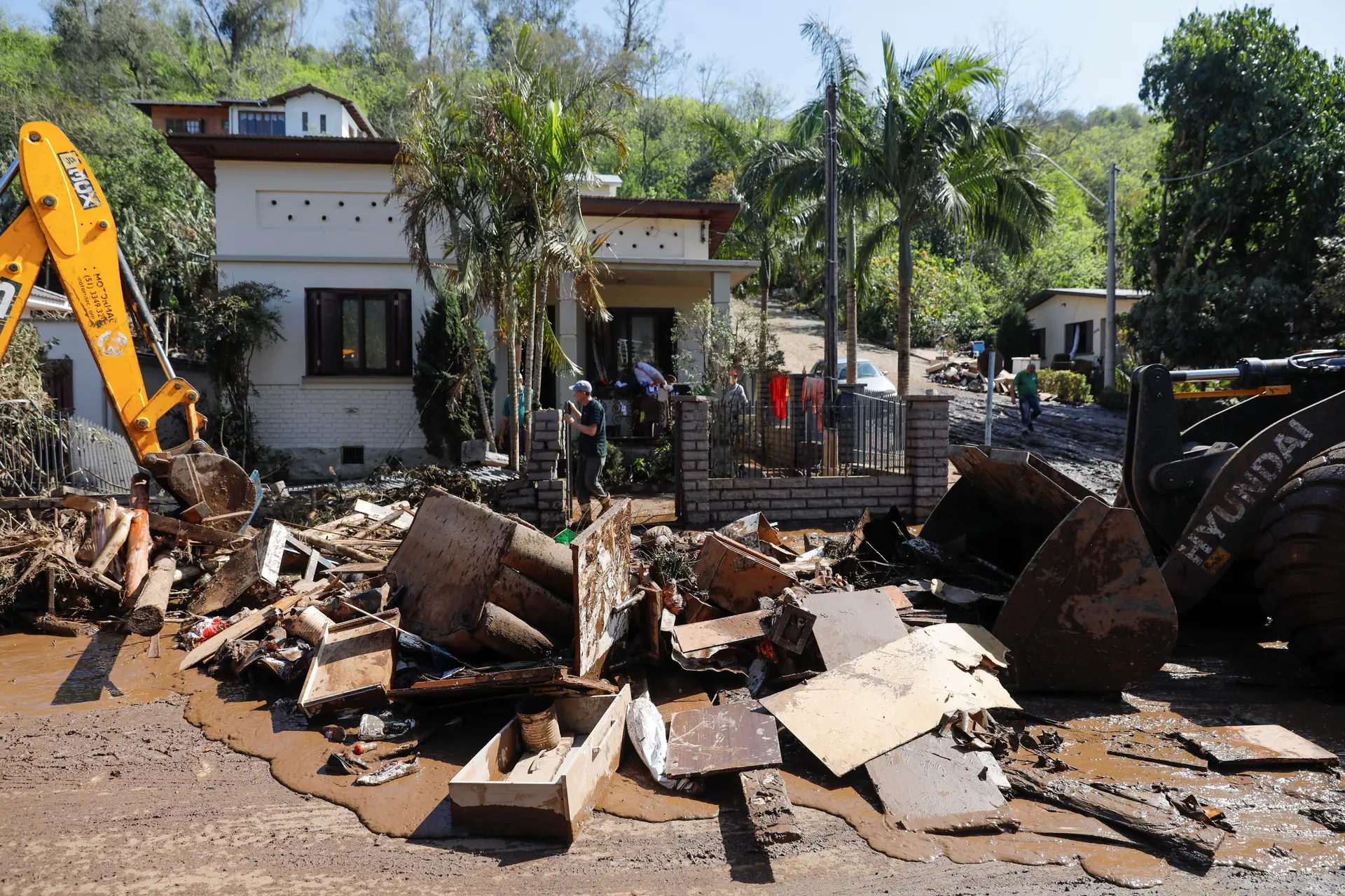 Sobe para 37 o número de mortos provocados pelo ciclone no Brasil