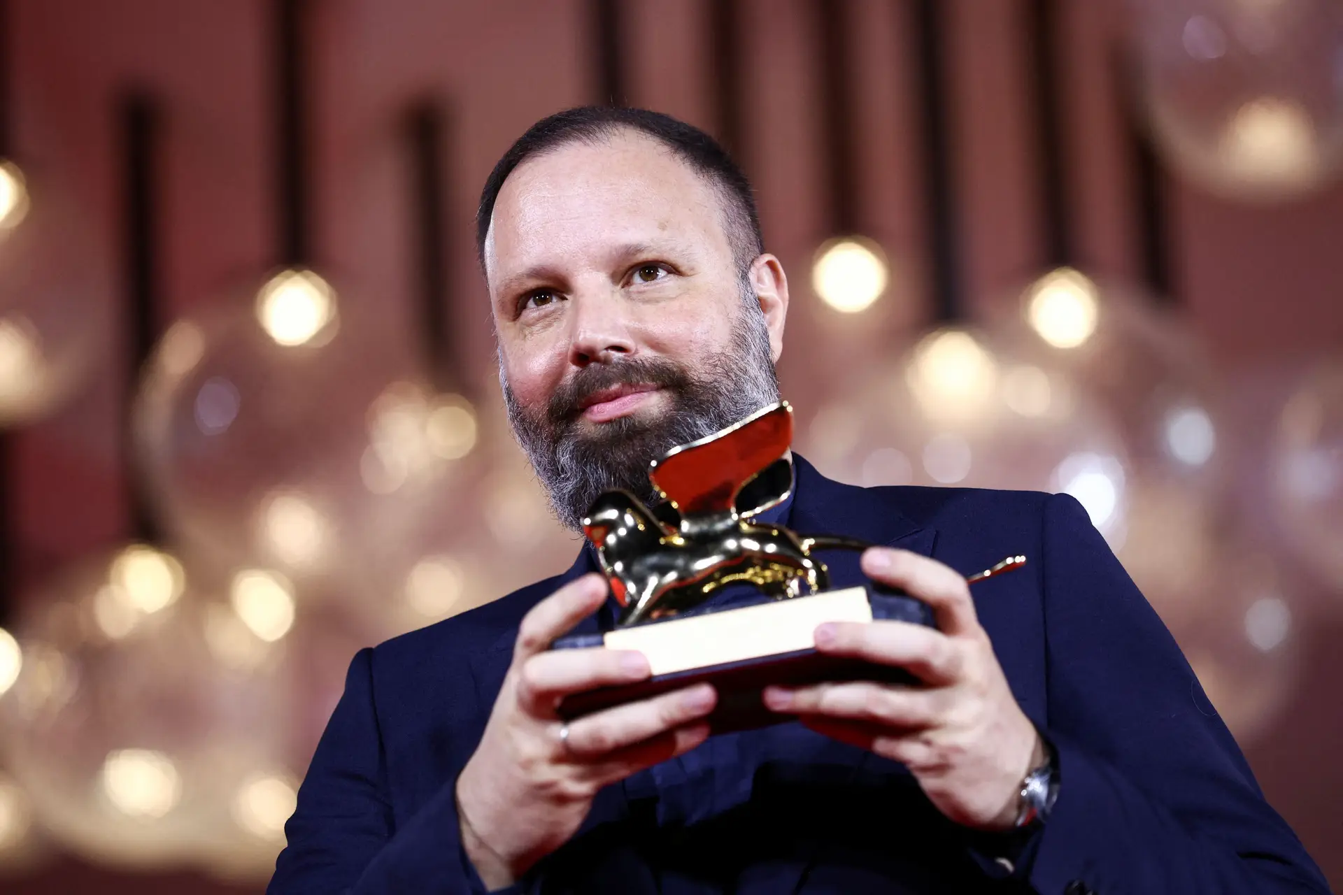 "Poor Things" de Yorgos Lanthimos vence Leão de Ouro do Festival de Veneza