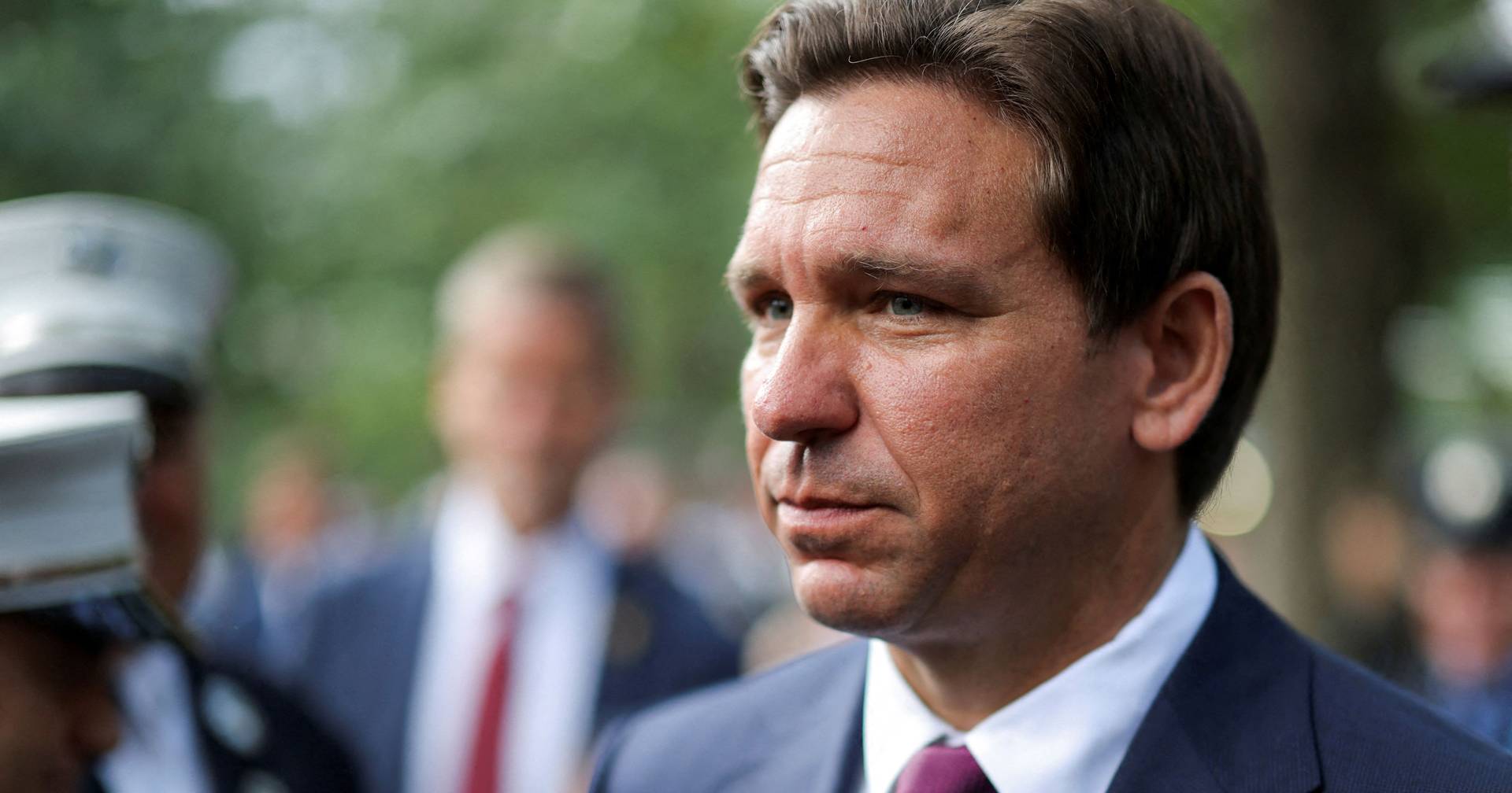 Ron DeSantis desiste da corrida à Casa Branca e anuncia apoio a Trump