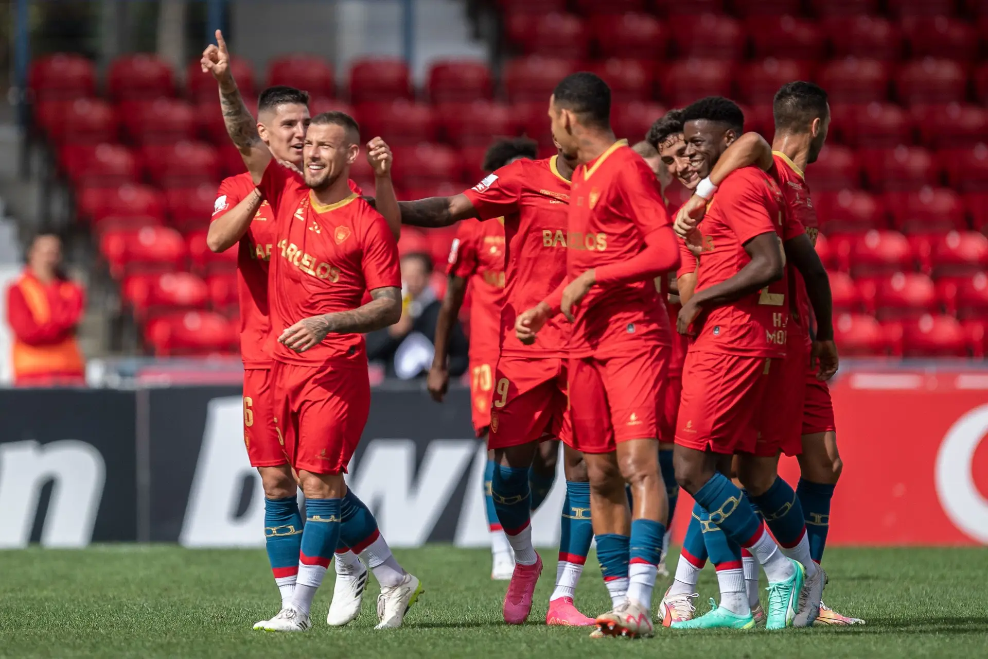 Gil Vicente vence Estoril Praia em jogo com oito golos