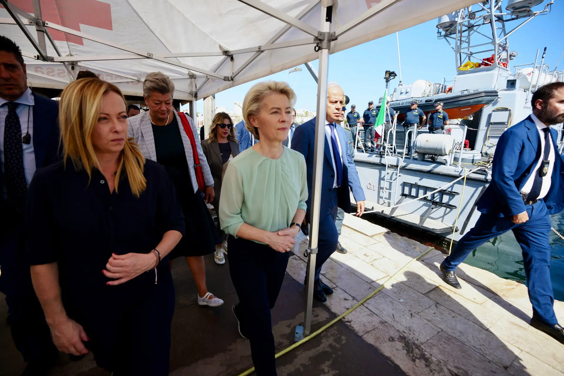 Ursula von der Leyen anuncia plano para enfrentar emergência migratória
