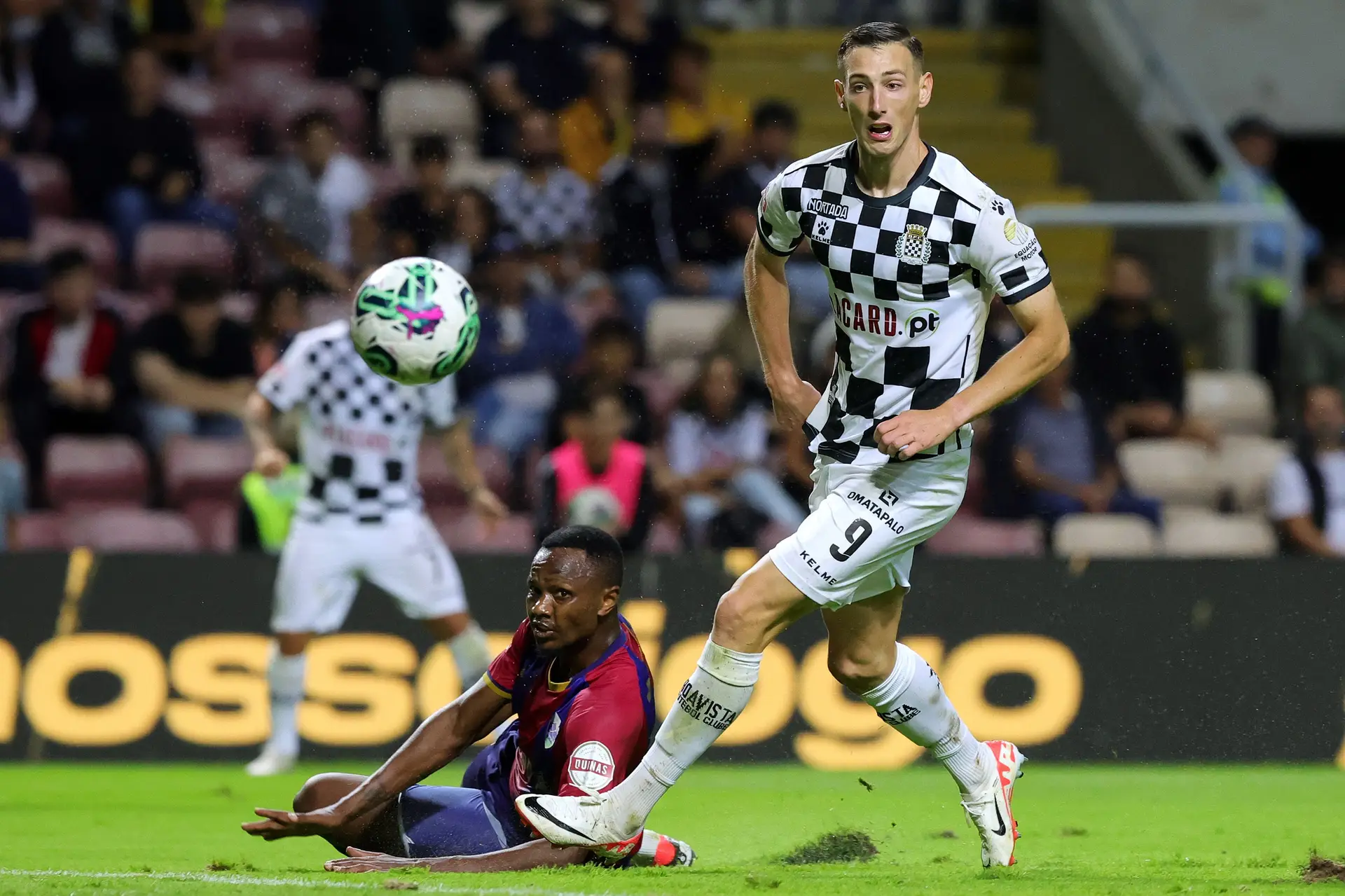 Primeira Liga: Boavista goleia Desportivo de Chaves e é líder