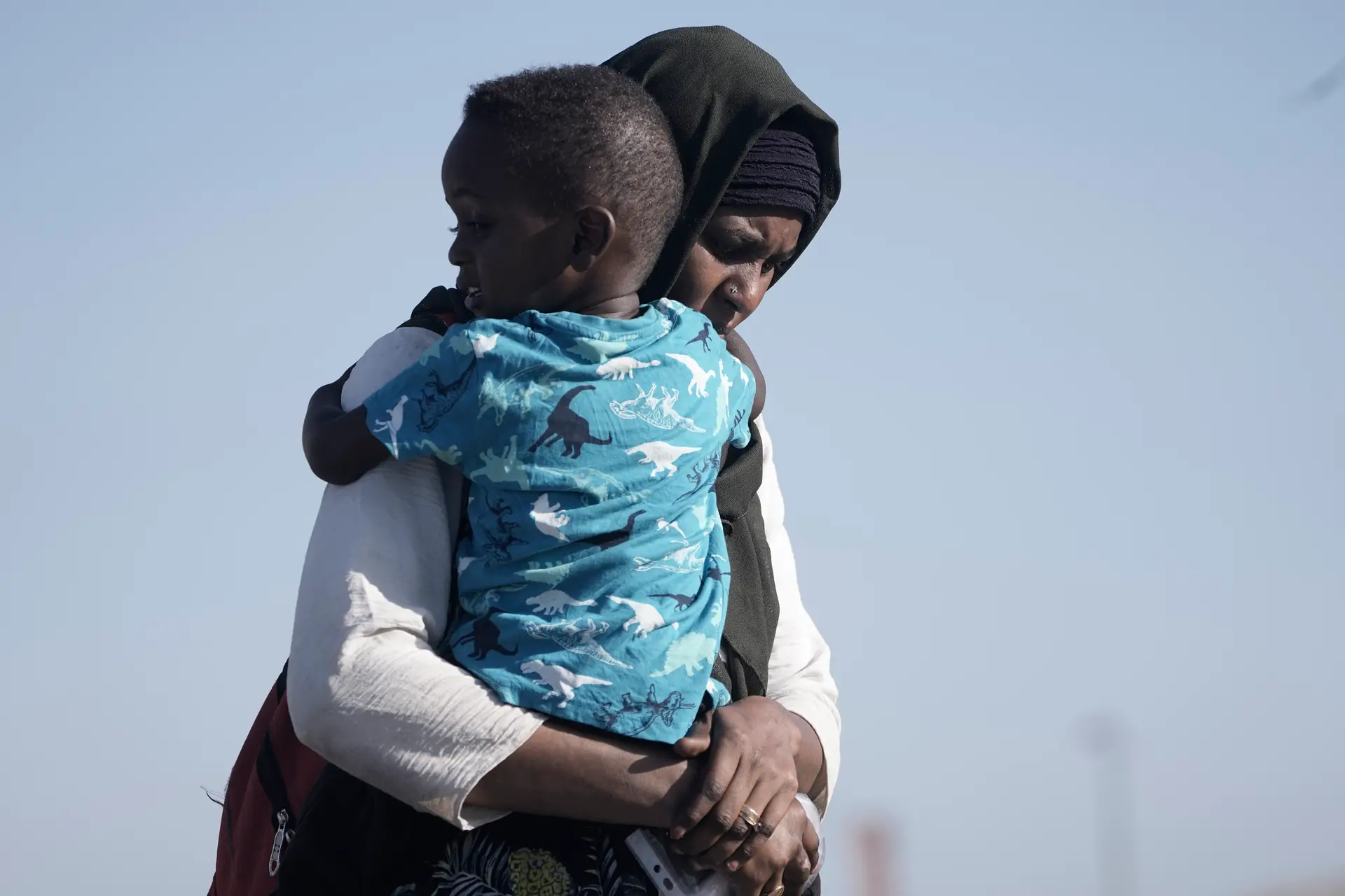 Refugiada sudanesa com o filho.