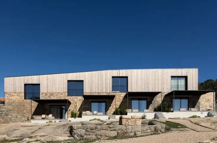 Antigo lagar aninhado na encosta da “ilha no céu” promete luxo descontraído