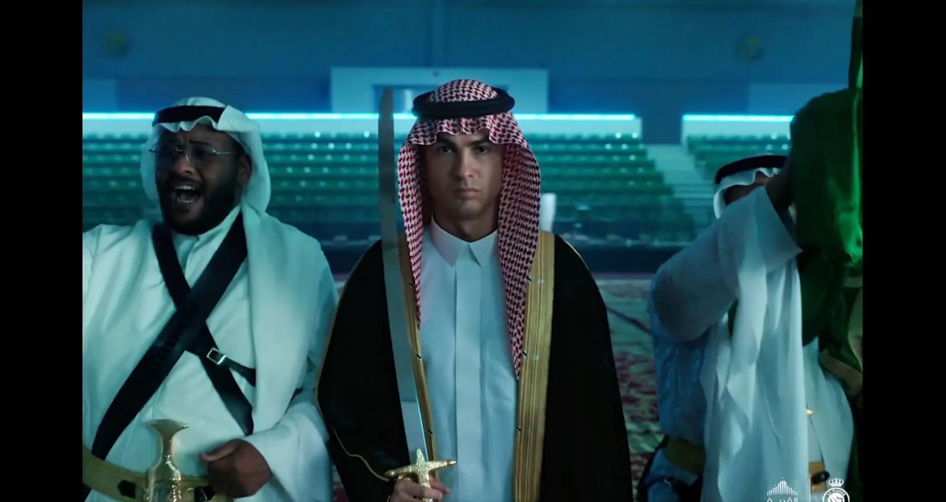 De espada na mão e traje árabe, Ronaldo brilha em vídeo do Al Nassr