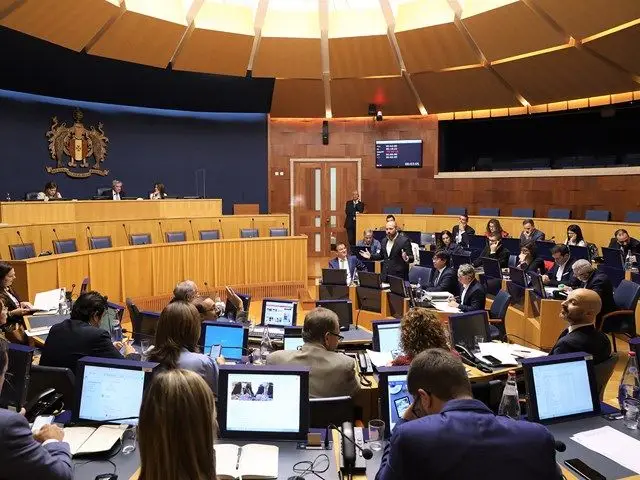 Moções de censura e Orçamento Regional já não serão discutidos no parlamento da Madeira