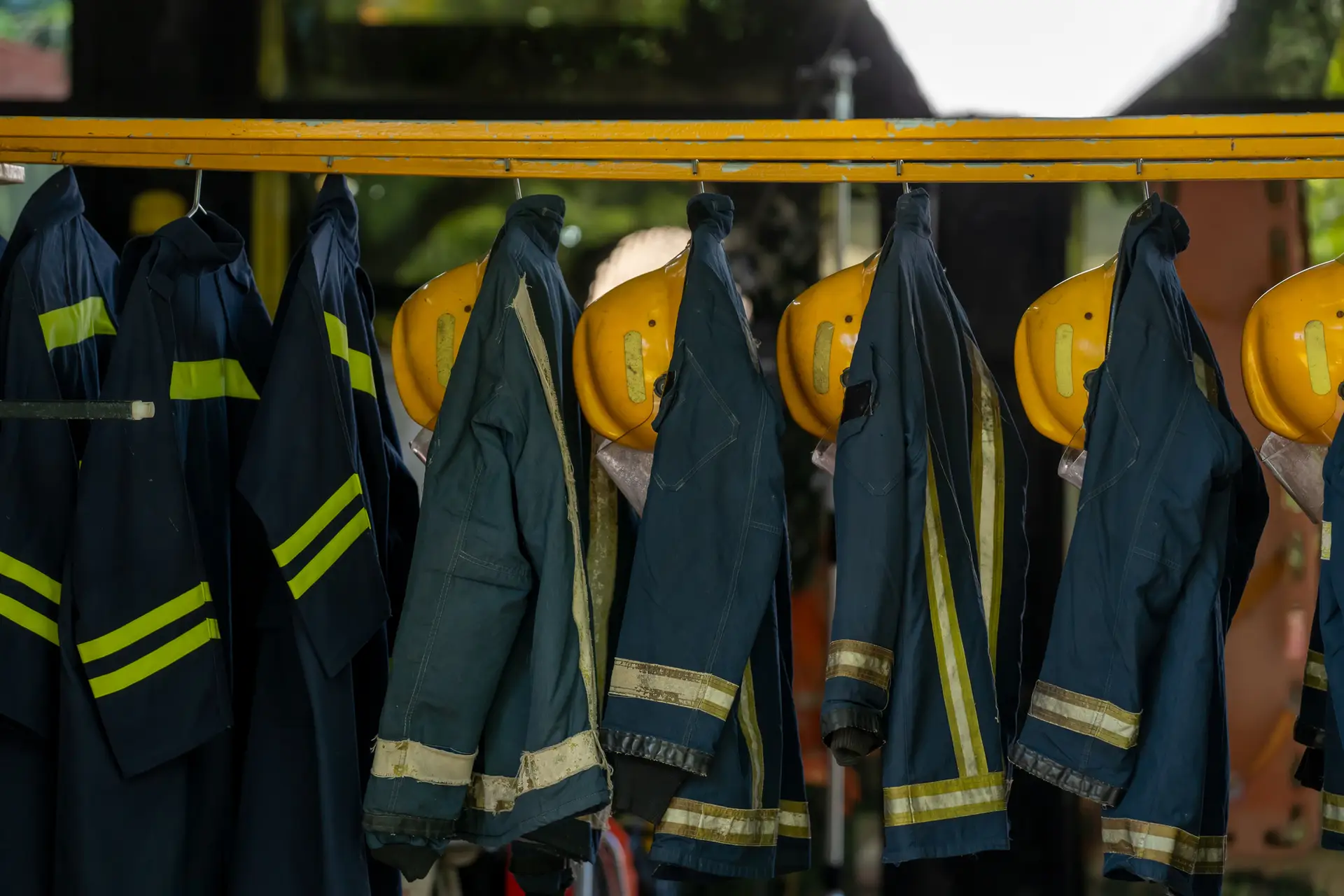 Incêndio em barco-hotel no rio Douro em Vila Nova de Gaia