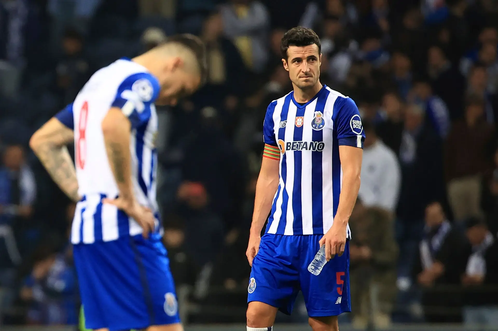 FC Porto: Marcano e Pepê distinguidos na cerimónia dos Dragões de Ouro ...
