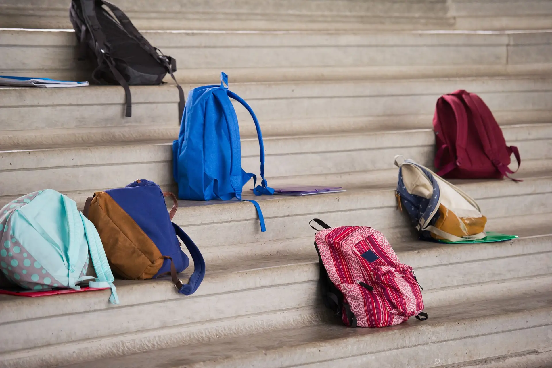 Alunos ciganos e imigrantes têm experiências e dificuldades idênticas na escola, aponta estudo