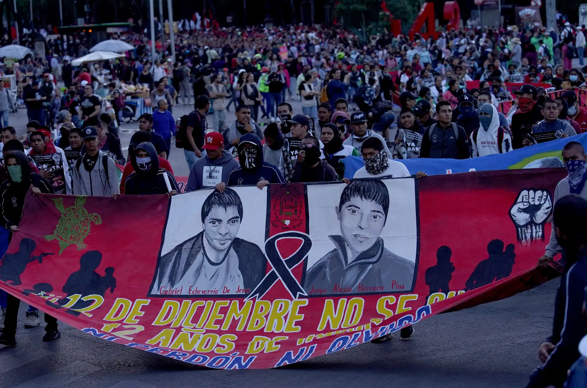 Rapto de estudantes no México: 9 anos depois, pais continuam a lutar para saber o que aconteceu