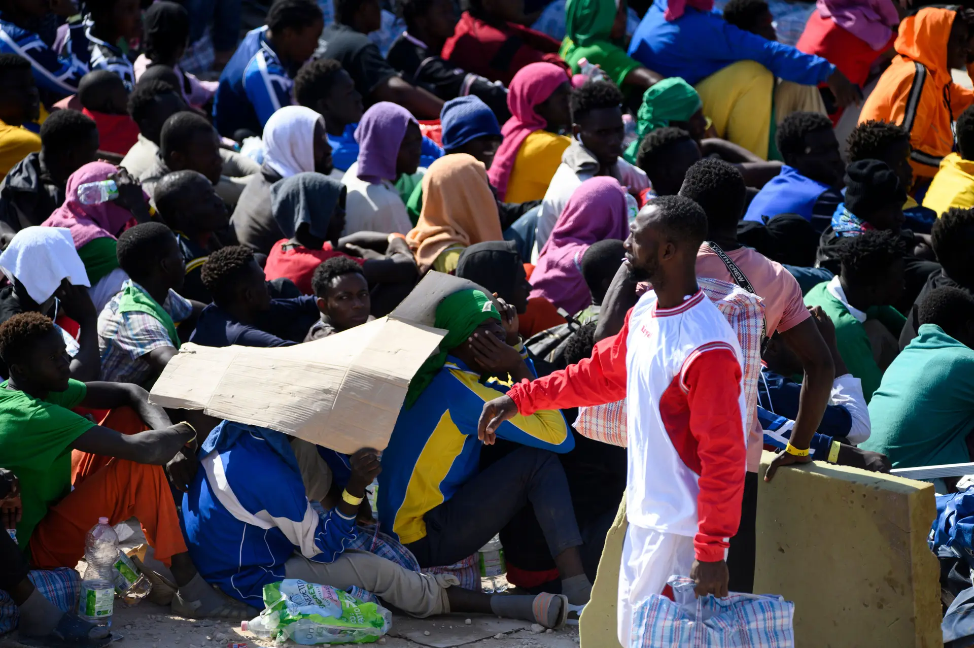 Migrantes na ilha italiana de Lampedusa