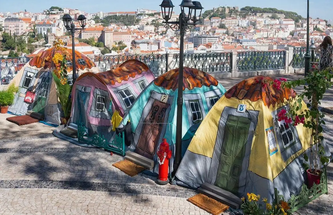 "Desalojamento Local": Bordalo II critica crise na habitação e cria "Rua das Angústias"
