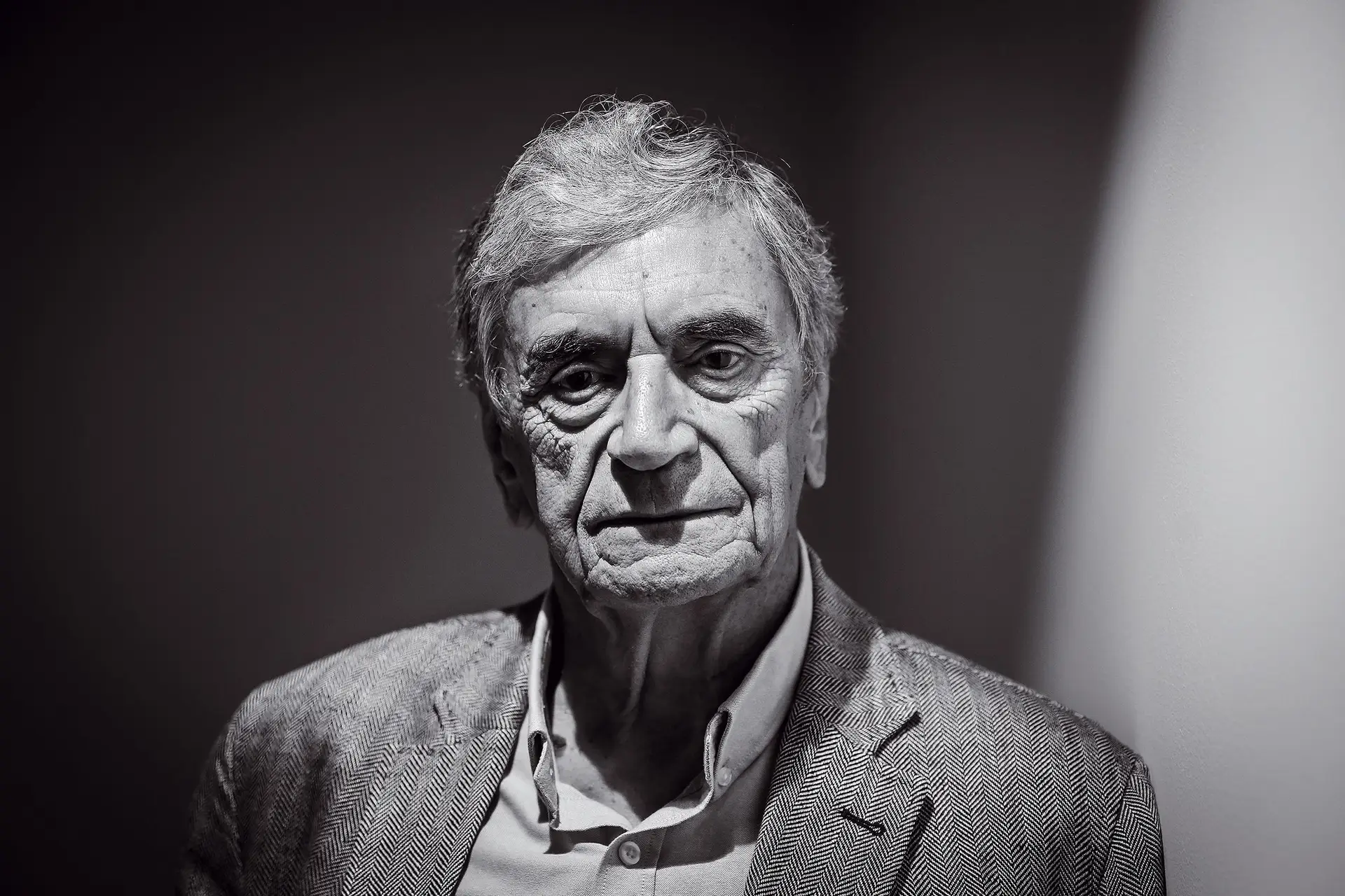 Laborinho Lúcio e a nudez da escola