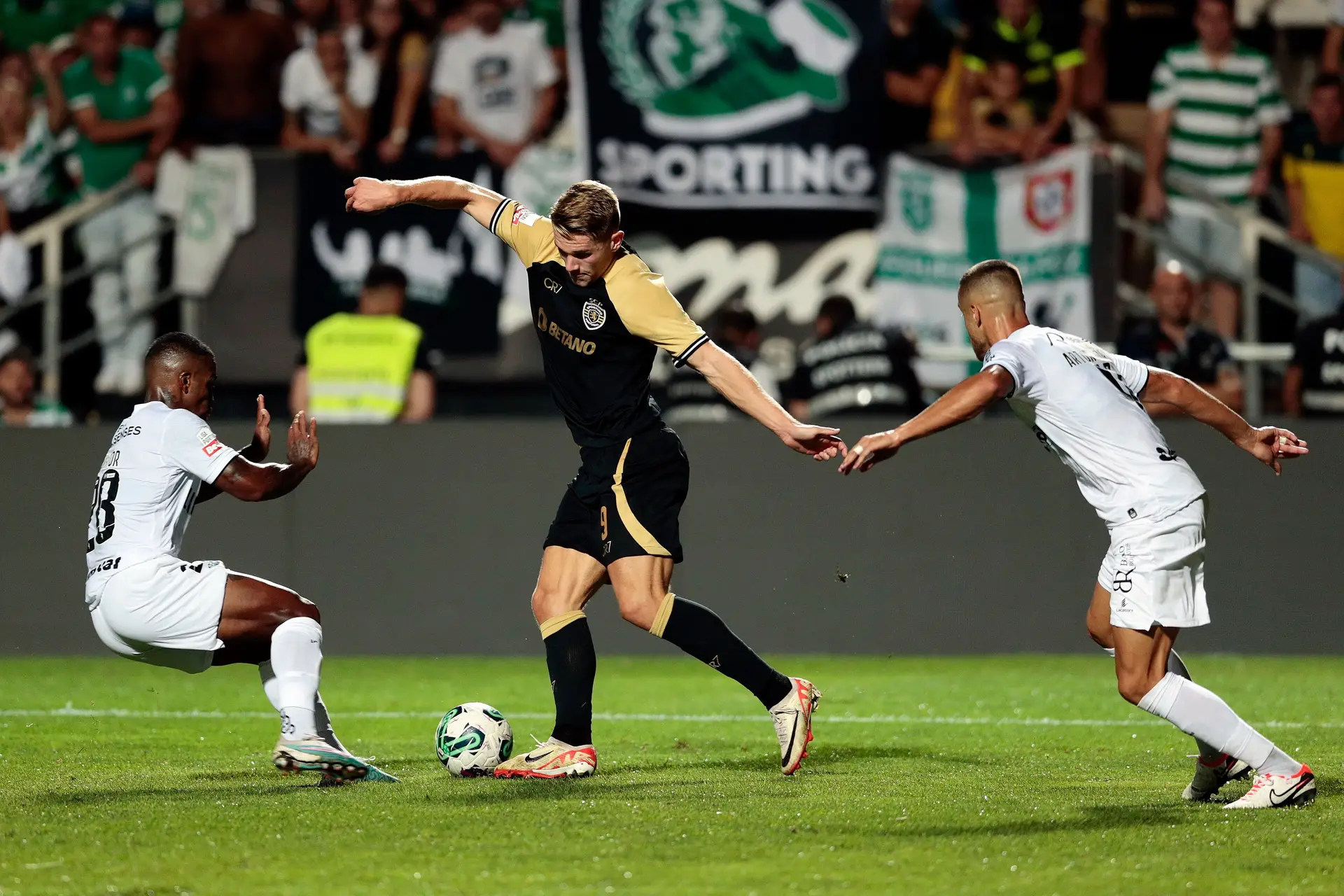 Sporting vence Moreirense e chega-se à frente, Sporting