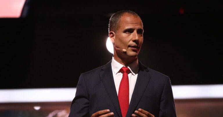 Ricardo Araújo Pereira estreia-se no stand-up no Porto: espetáculo vai também a Lisboa, Açores e Madeira