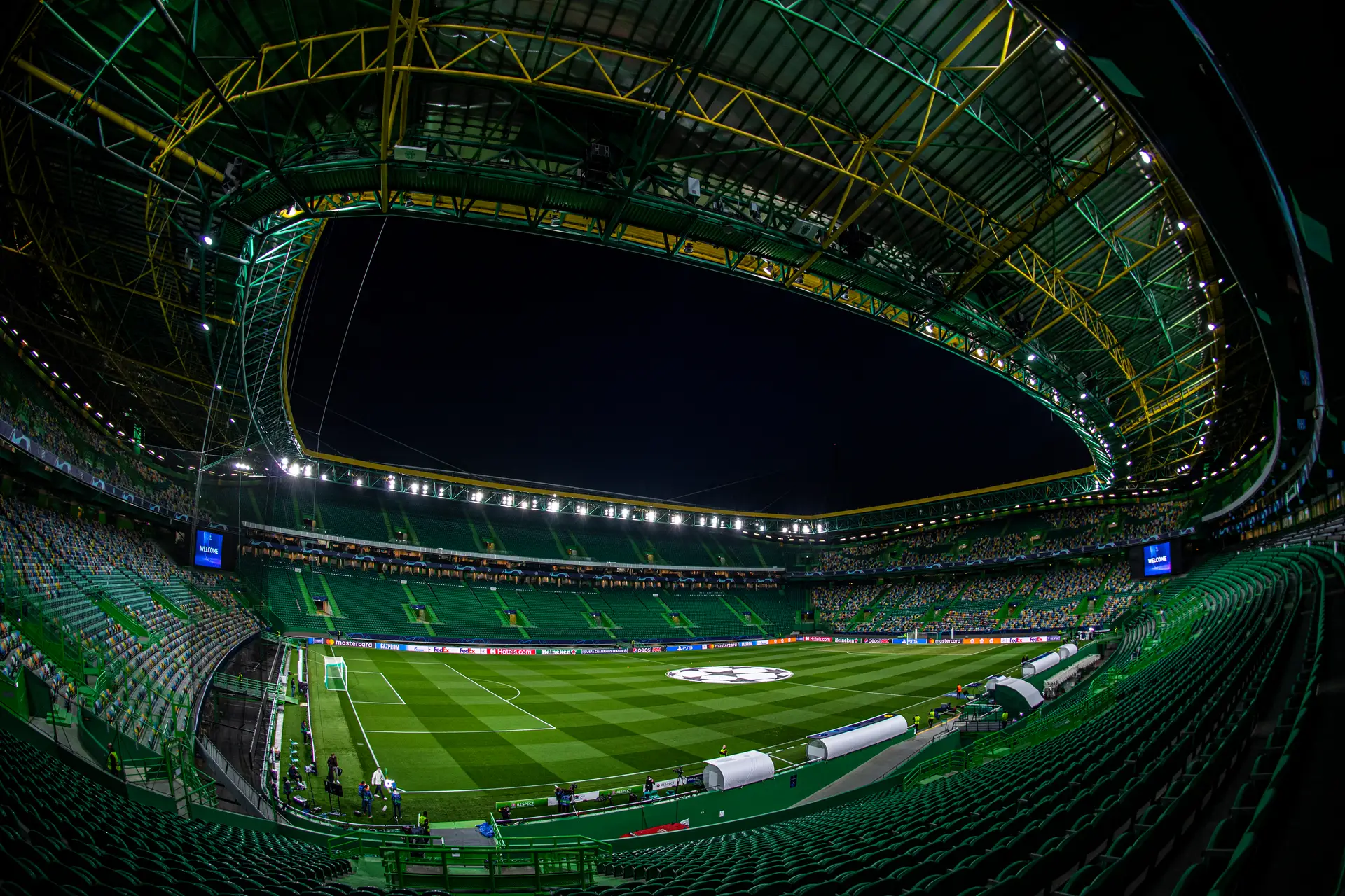 Liga dos Campeões. UEFA autoriza público nos estádios - SIC Notícias