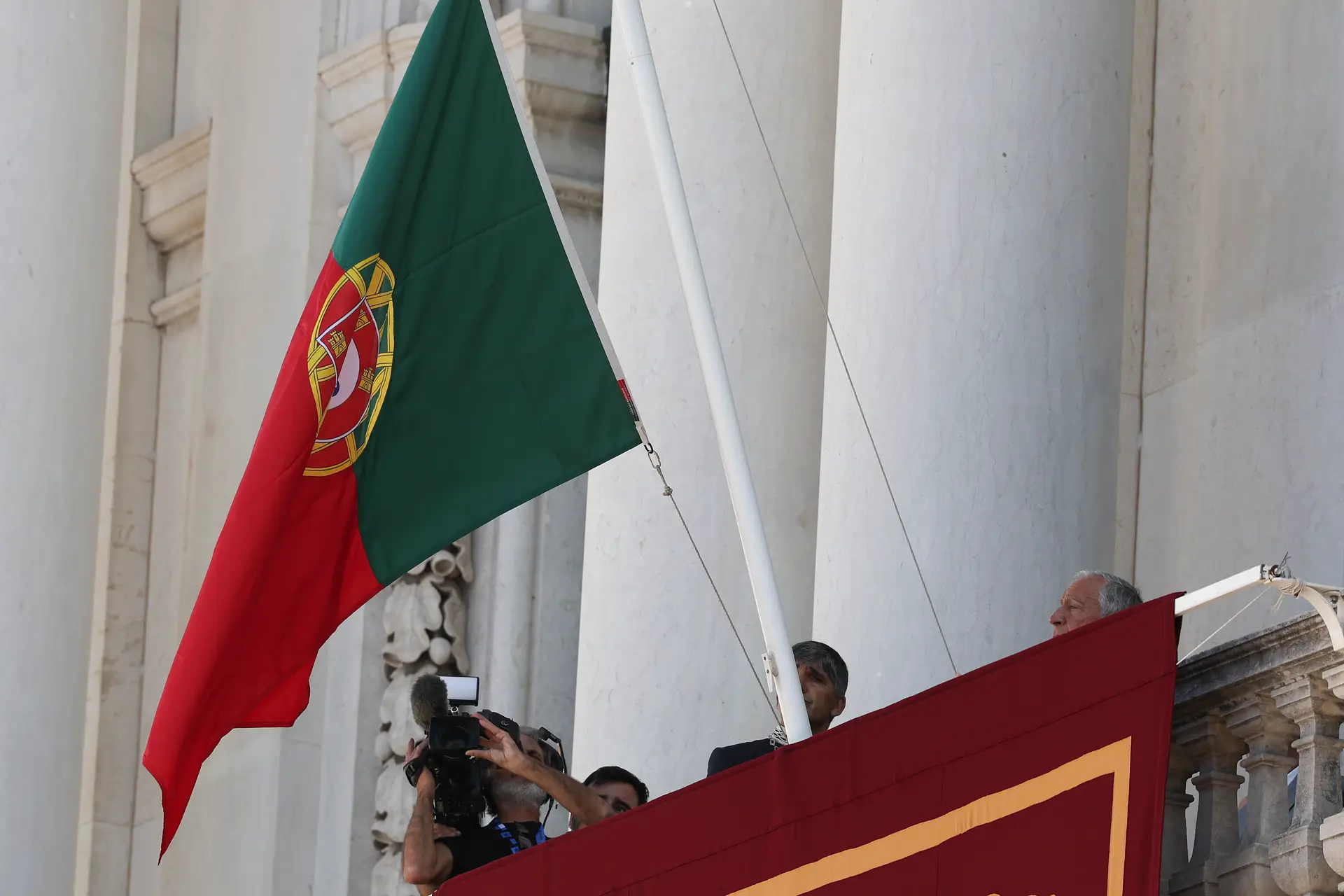 O anúncio de Moedas no 5 de outubro (sobre novembro) que promete dividir