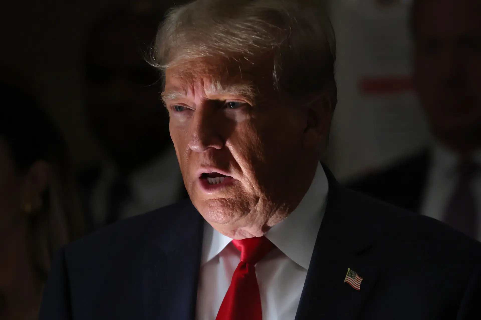 Trump fica sujeito a ordem de silêncio em processo judicial federal nos EUA