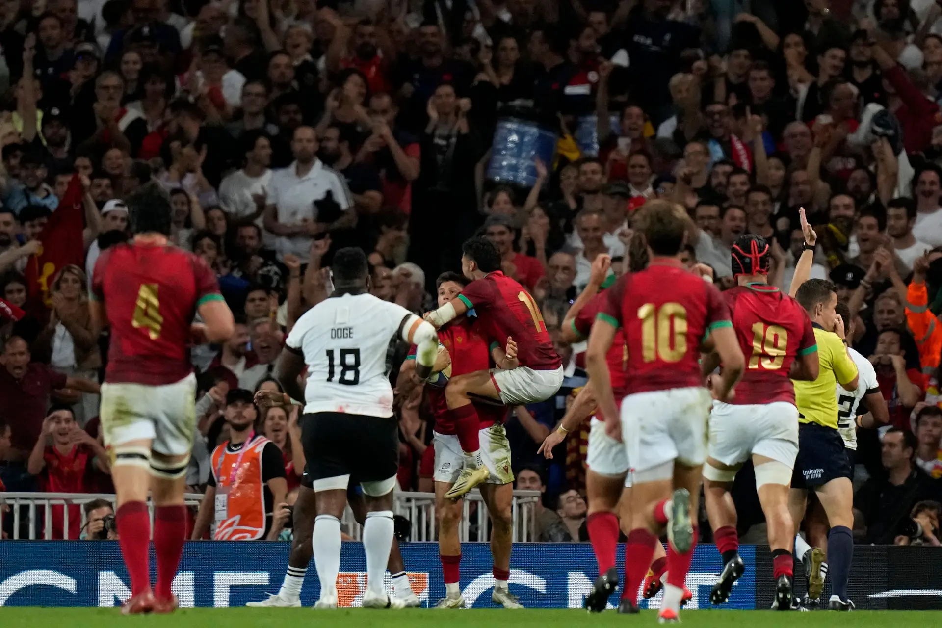 Com a torcida dos australianos, Portugal conquista primeira vitória em uma copa  do mundo de râguebi