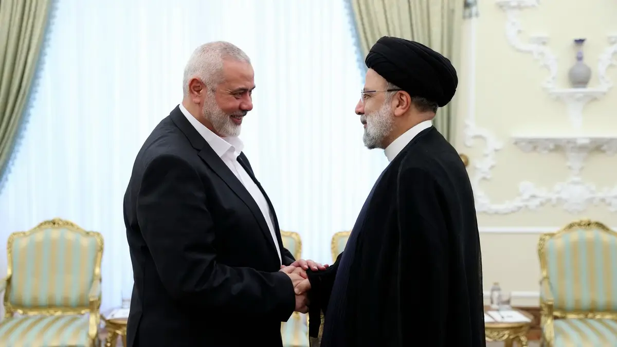 O Presidente do Irão Ebrahim Raisi recebe em Teerão o líder do Hamas Ismail Haniyeh a 20 de junho de 2023. 