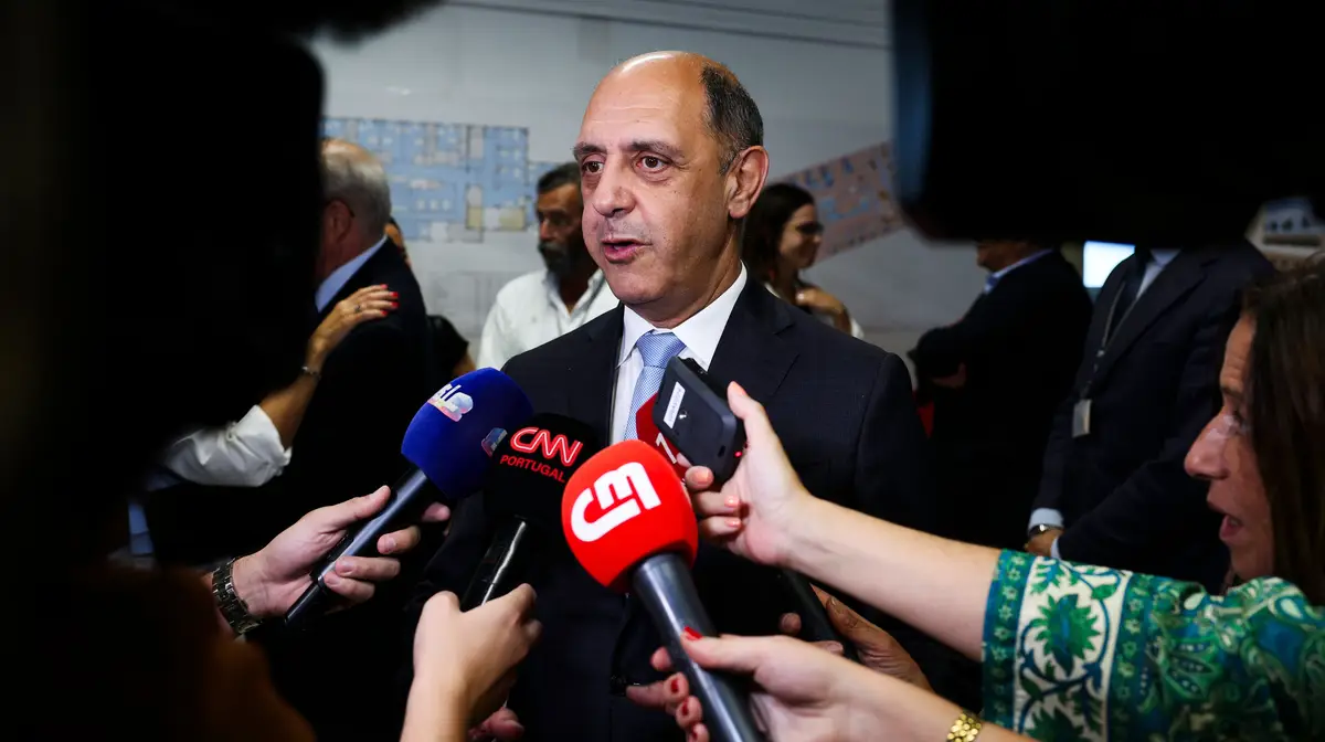 Manuel Pizarro, fala à comunicação social após a visita e inauguração da nova unidade de internamento de Psiquiatria do Hospital de Santa Maria, em Lisboa.