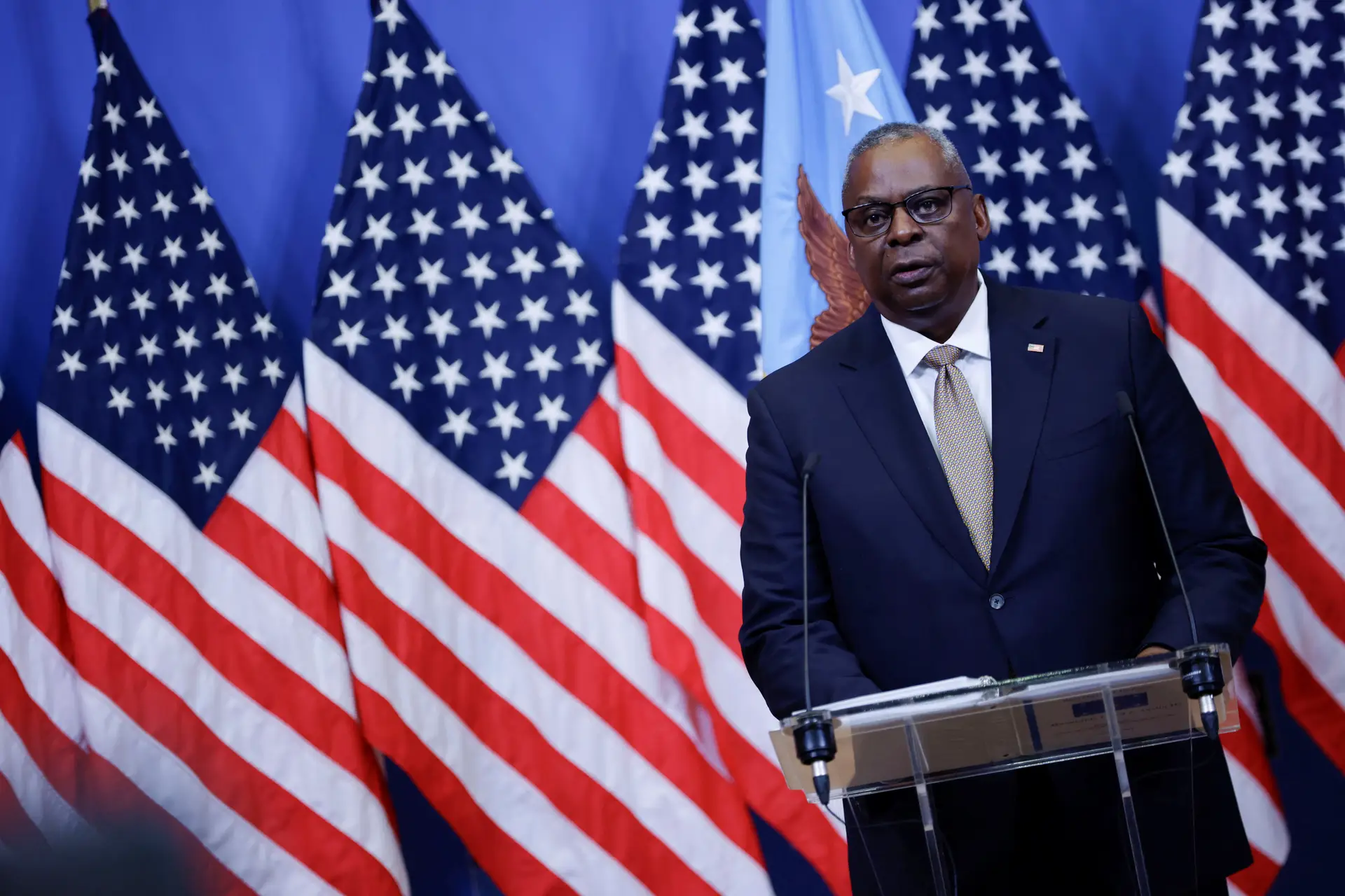 Ajuda a Israel não impedirá apoio à Ucrânia, diz secretário da Defesa dos EUA